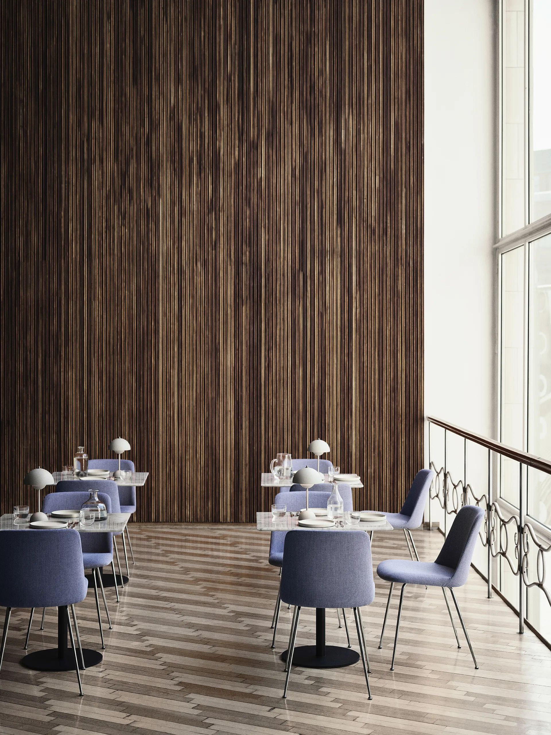 Candeeiro de mesa portátil Flowerpot VP9, matte white &Tradition