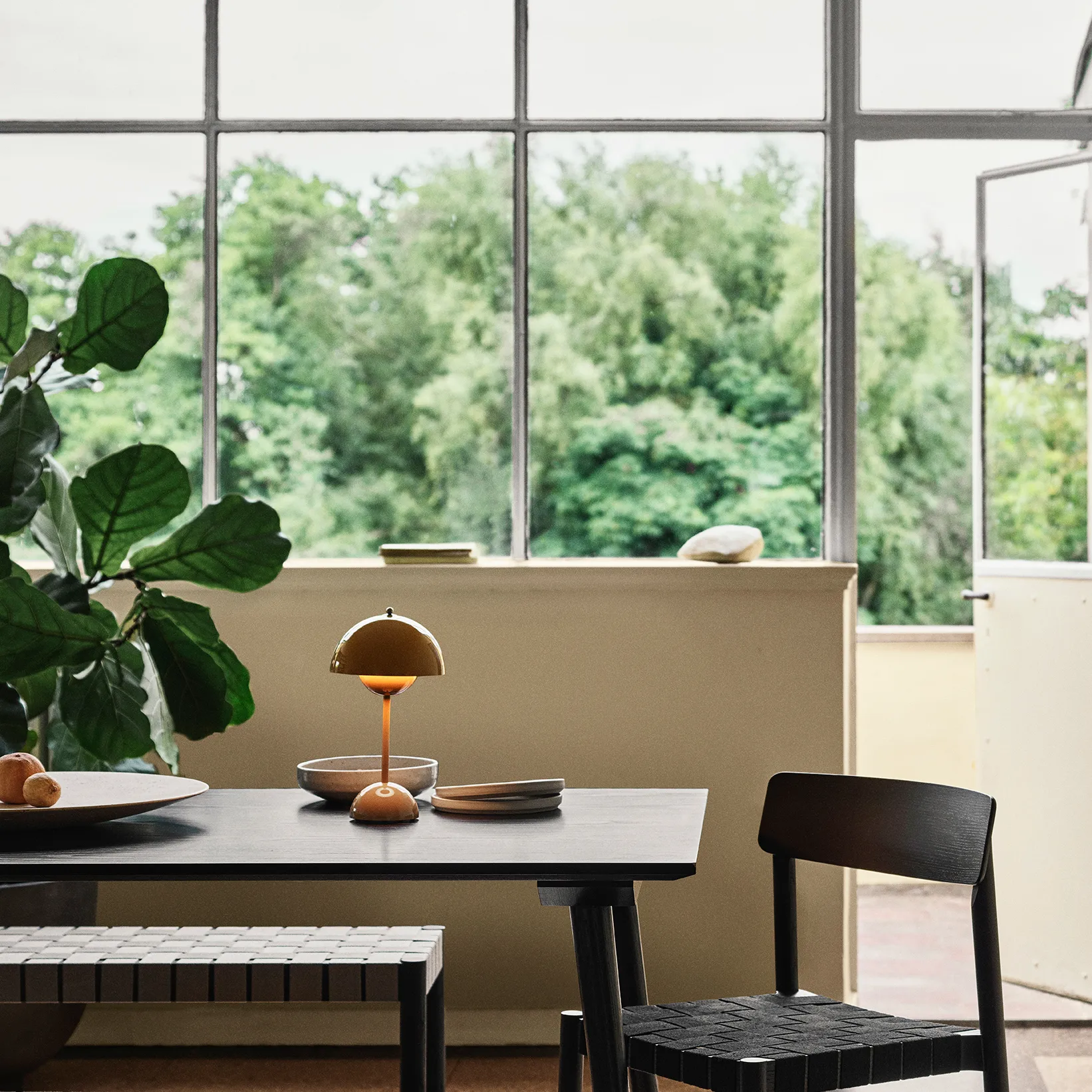 Candeeiro de mesa portátil Flowerpot VP9, mustard  &Tradition