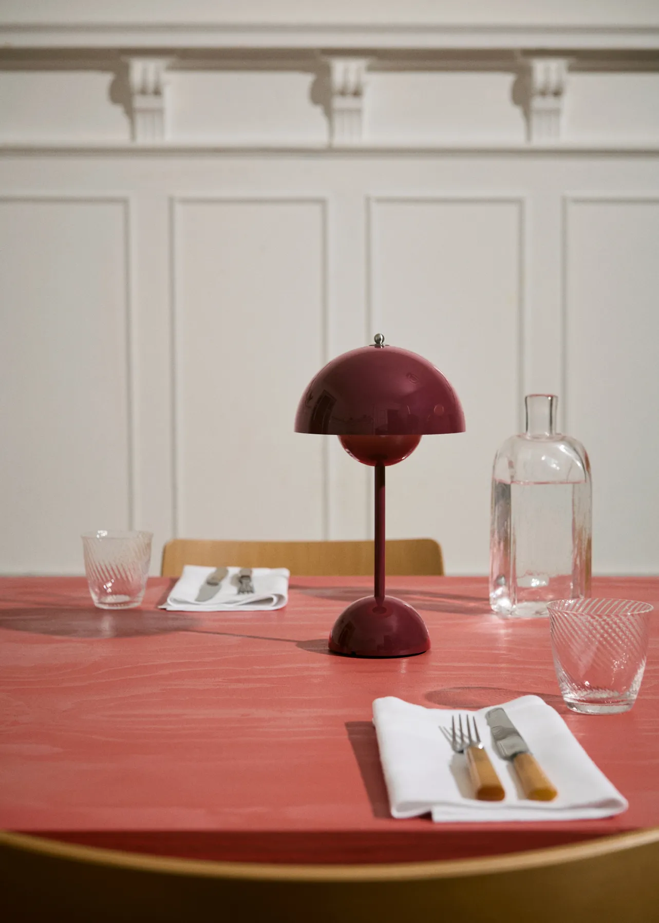 Candeeiro de mesa portátil Flowerpot VP9, Vermelho vermilion &Tradition