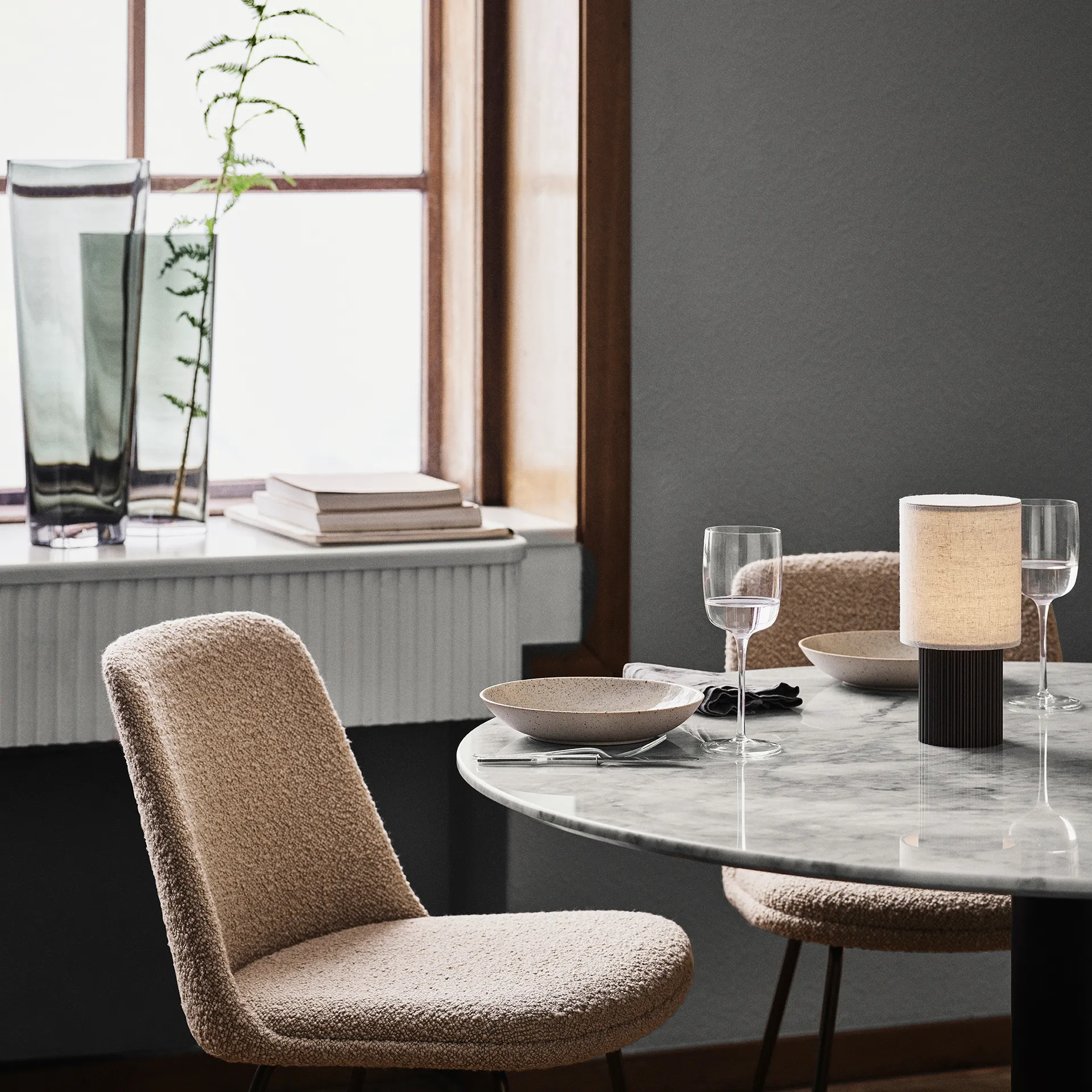 Candeeiro de mesa portátil Manhattan SC52, bronzed brass &Tradition