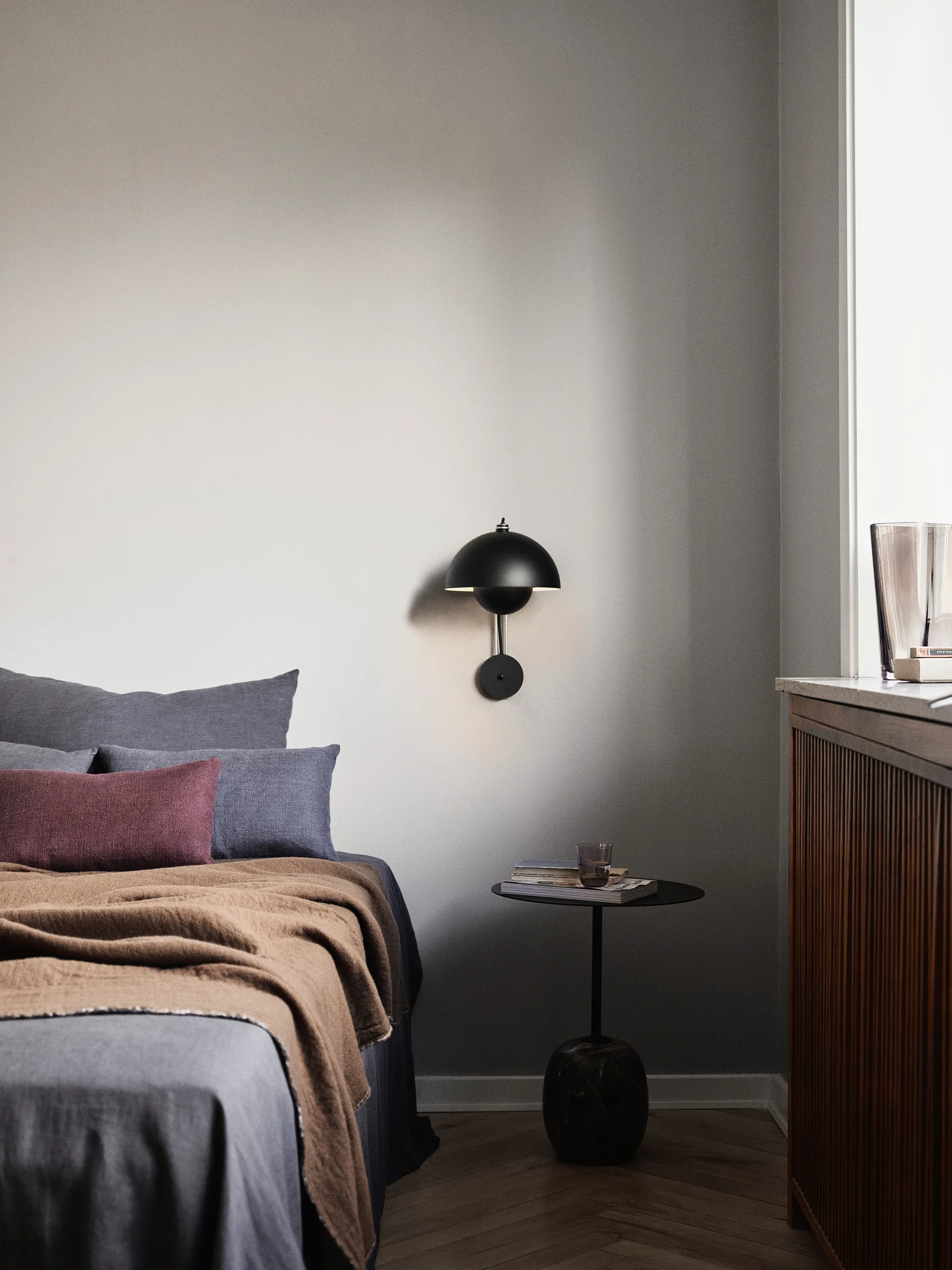 Candeeiro de parede Flowerpot VP8, Preto mate &Tradition