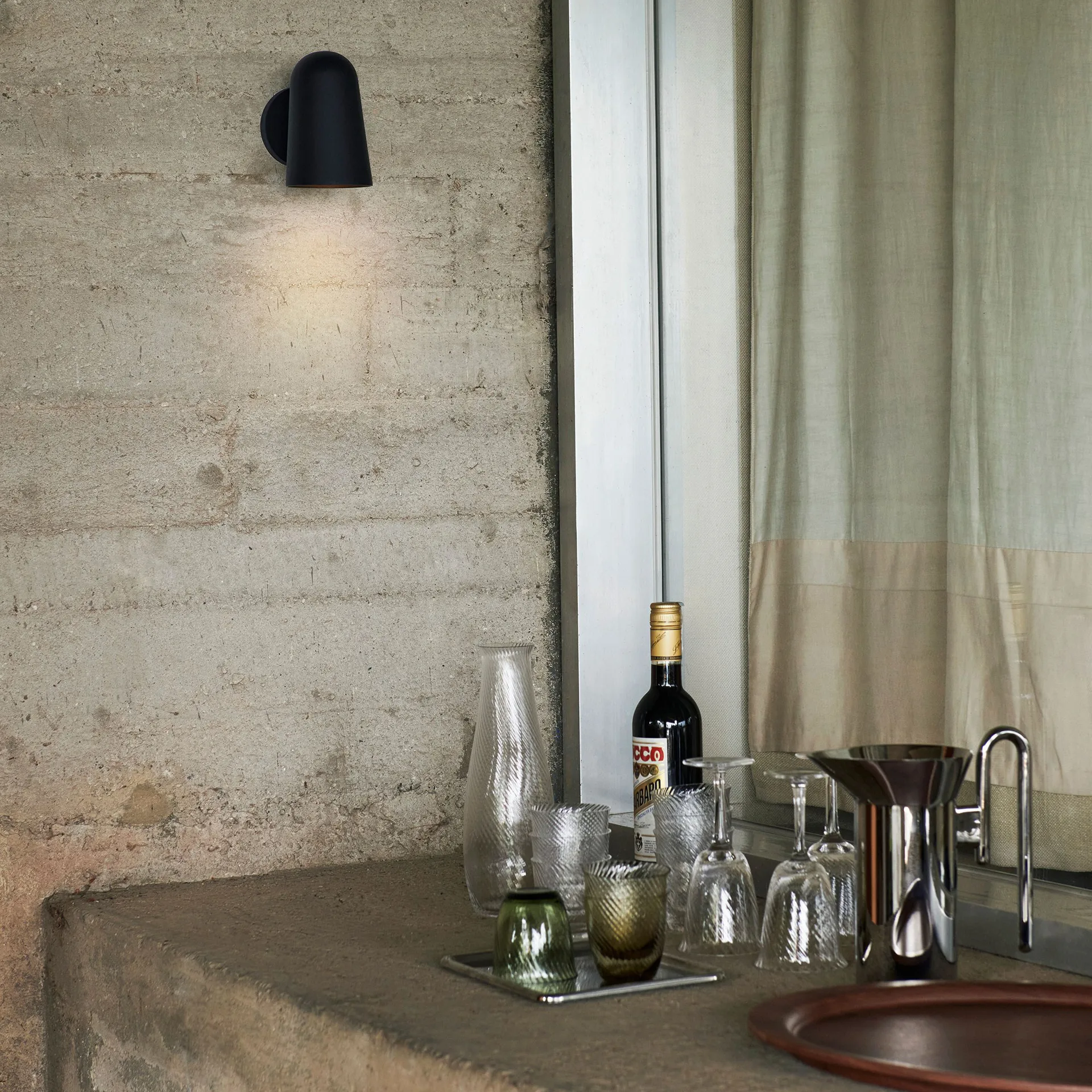 Candeeiro de parede Solid SC104, Black &Tradition