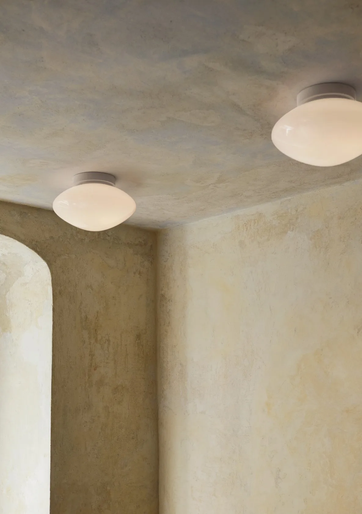 Candeeiro de teto/parede Mist AP22 Ø25 cm, White-opal glass &Tradition