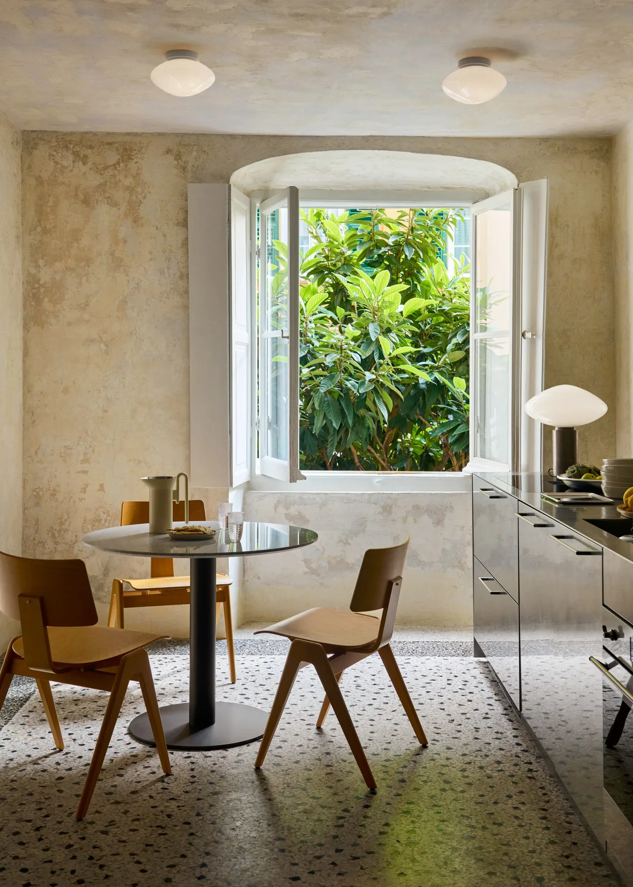 Candeeiro de teto/parede Mist AP22 Ø25 cm, White-opal glass &Tradition