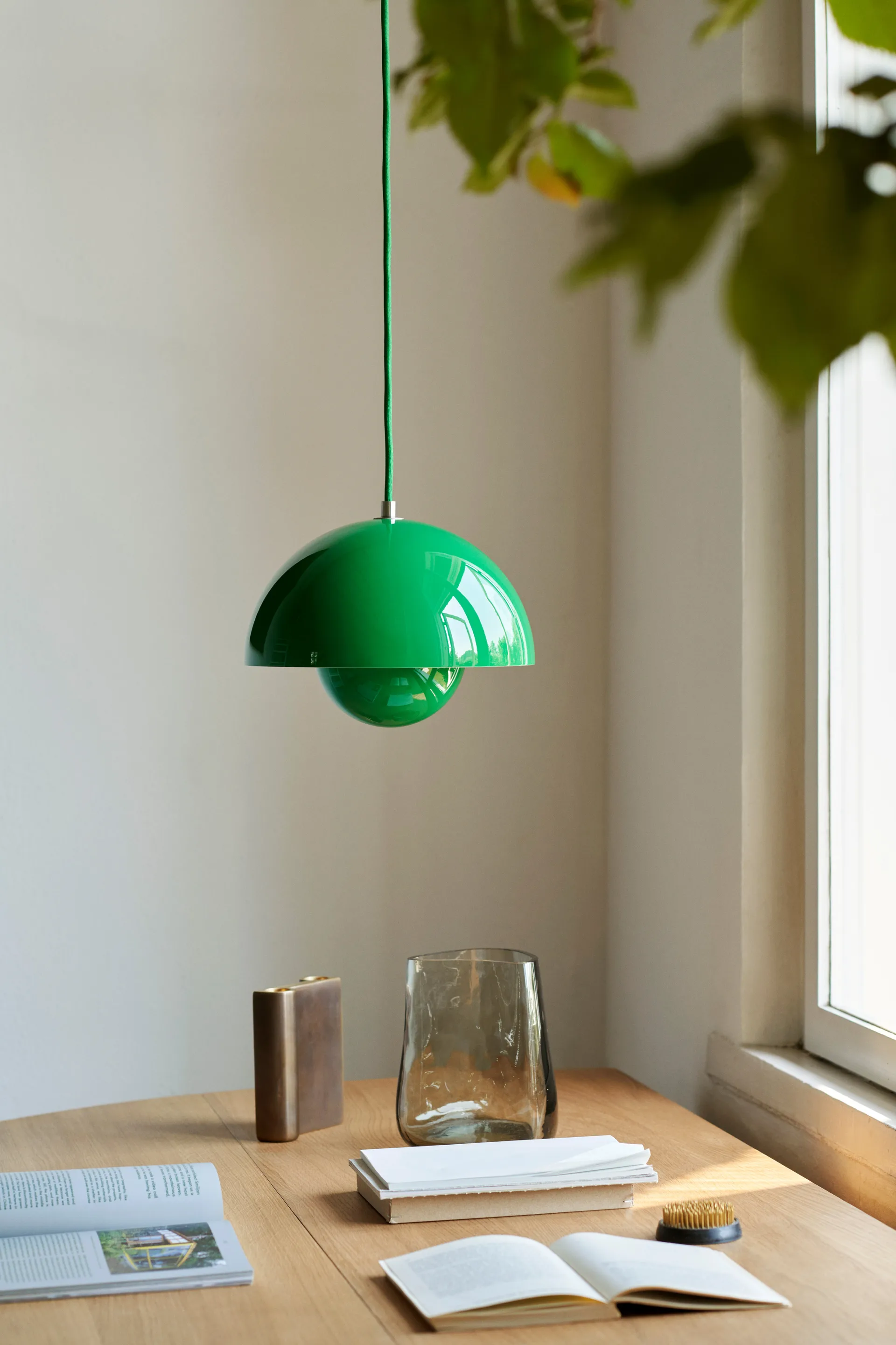Candeeiro suspenso FlowerPot VP1, Signal green &Tradition