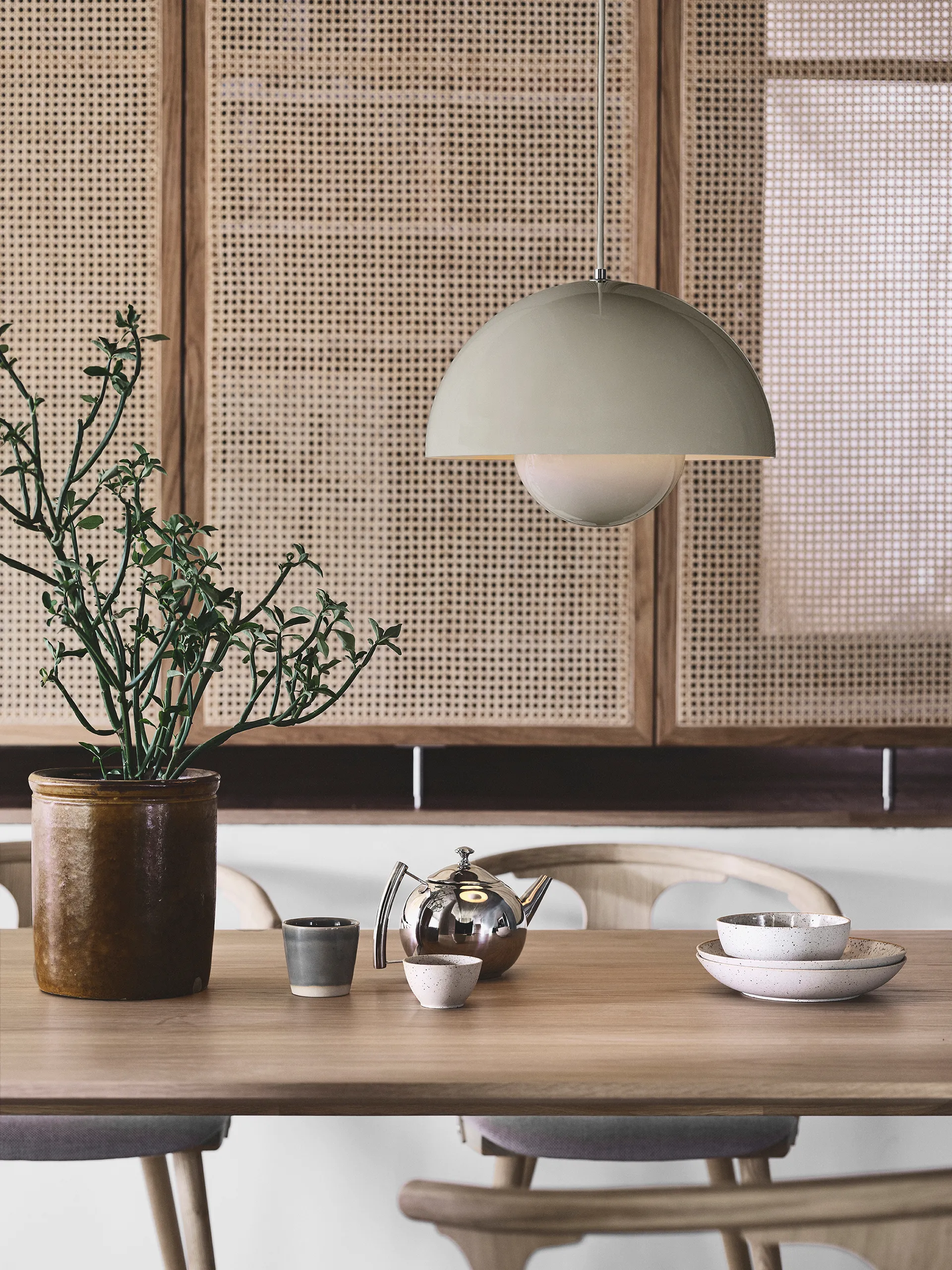 Candeeiro suspenso Flowerpot VP7, cinza-bege &Tradition
