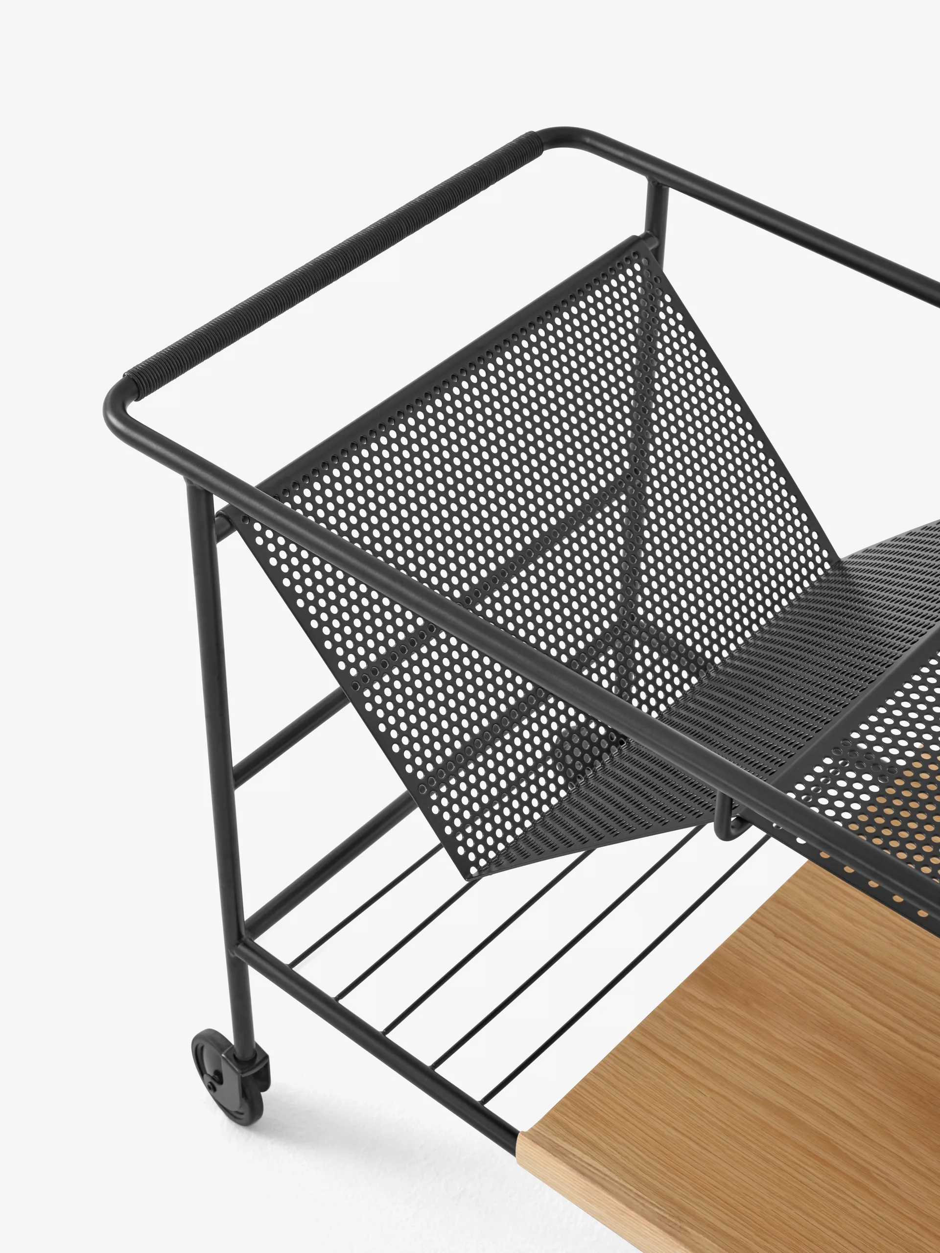 Carrinho de arrumação Alima em carvalho lacado, Black & lacquered oak &Tradition