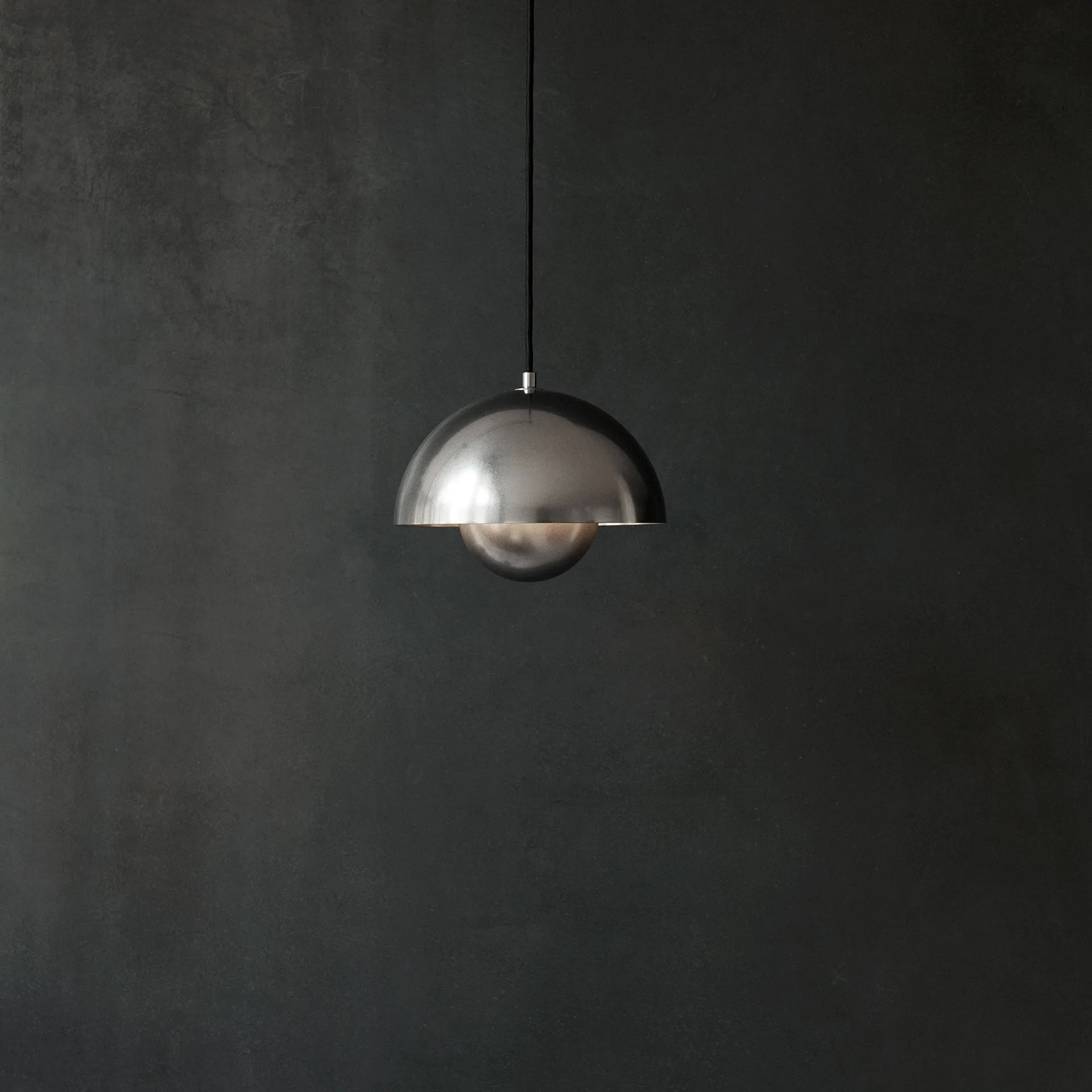 Flowerpot VP1 candeeiro suspenso Anniversary Edition, estanho oxidado &Tradition