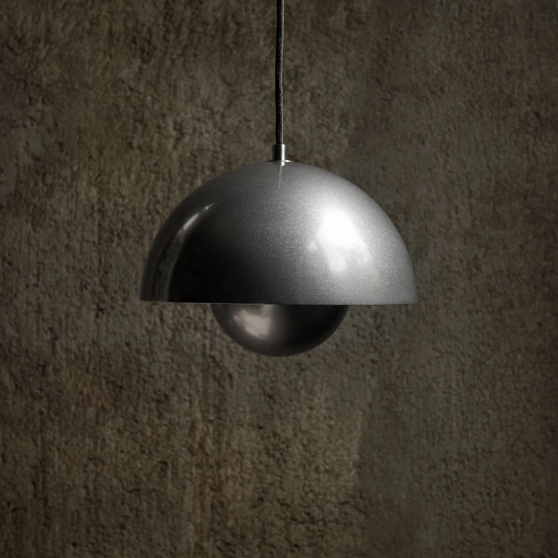 Flowerpot VP1 candeeiro suspenso Anniversary Edition, estanho oxidado &Tradition