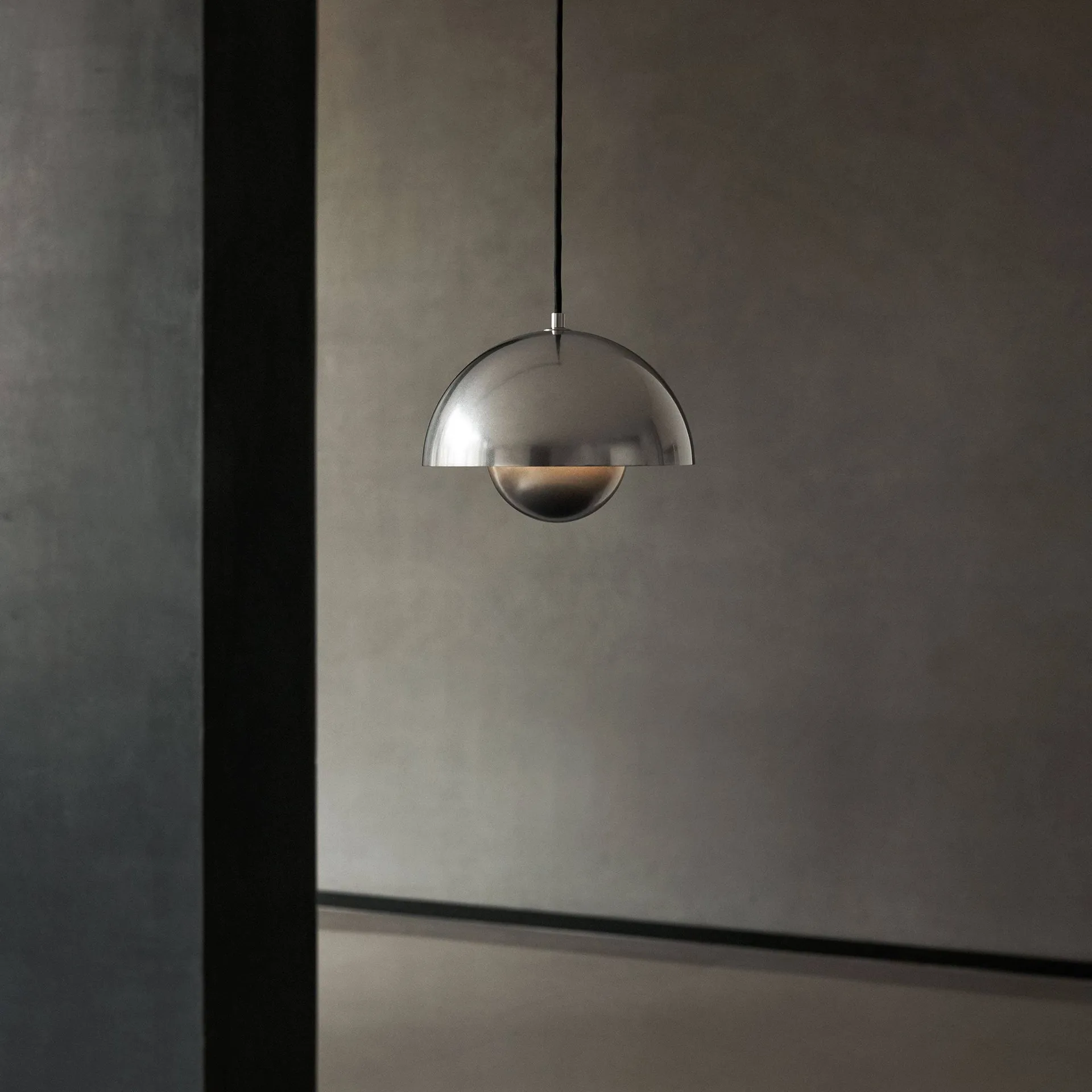 Flowerpot VP1 candeeiro suspenso Anniversary Edition, estanho oxidado &Tradition