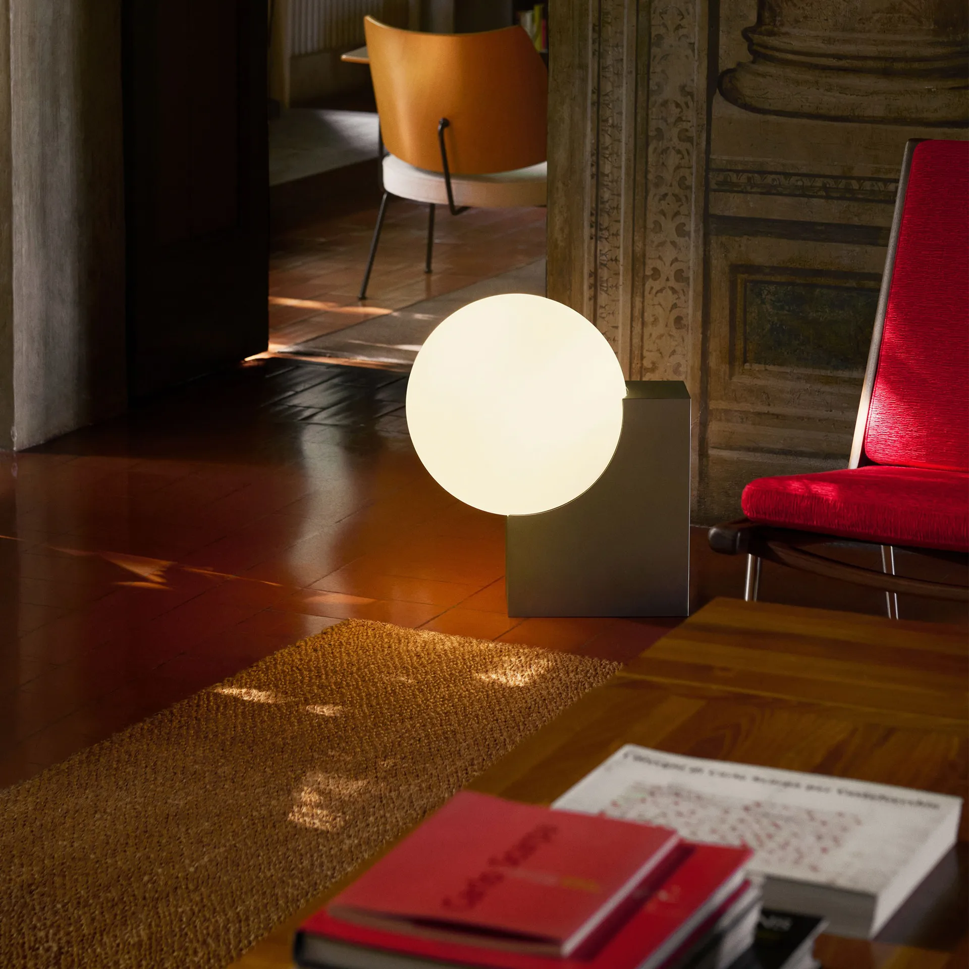 Journey SHY4 candeeiro de chão, Aço escovado-vidro opalino &Tradition