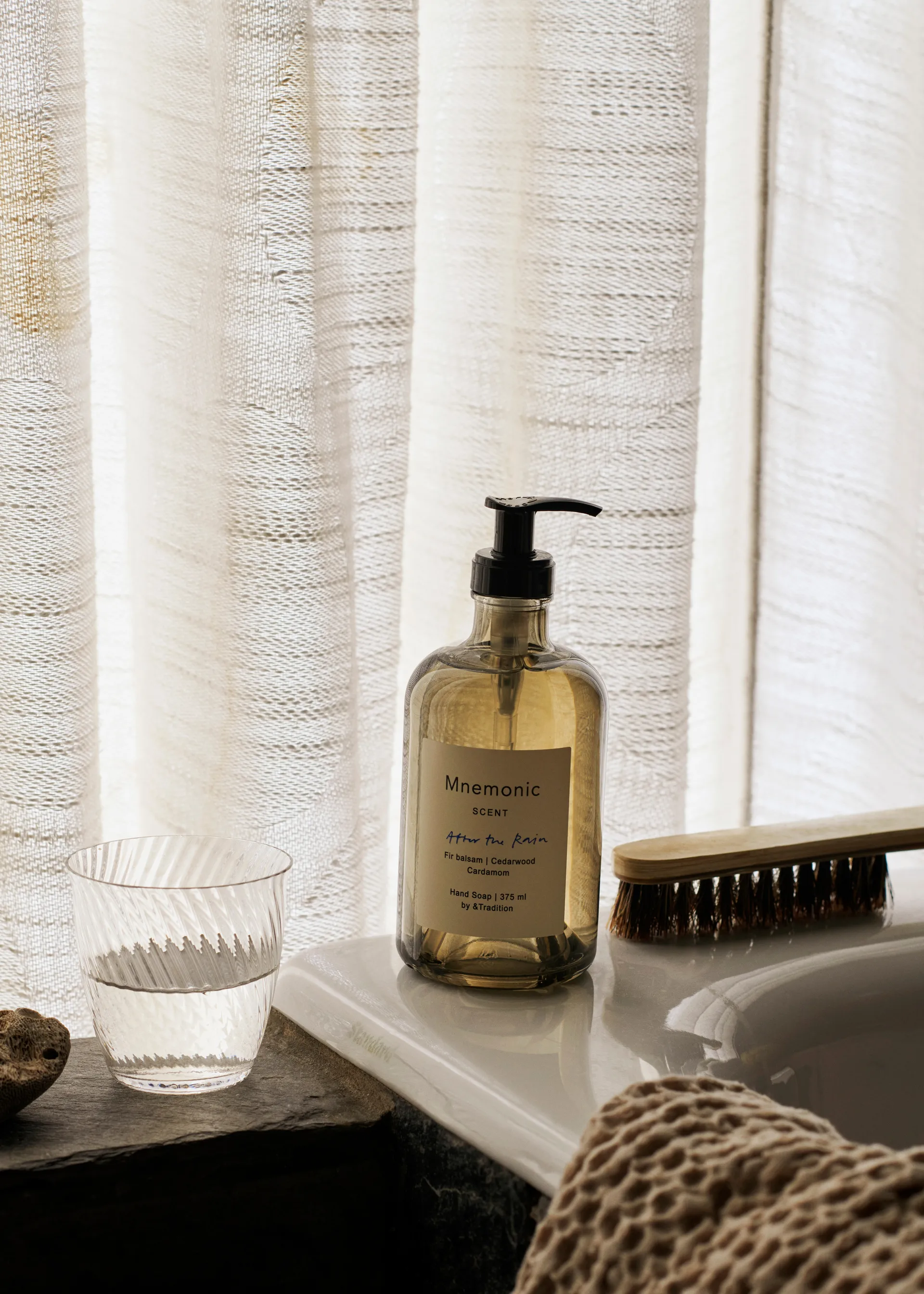 Loção para as mãos Mnemonic MNC1 375 ml , After the rain  &Tradition