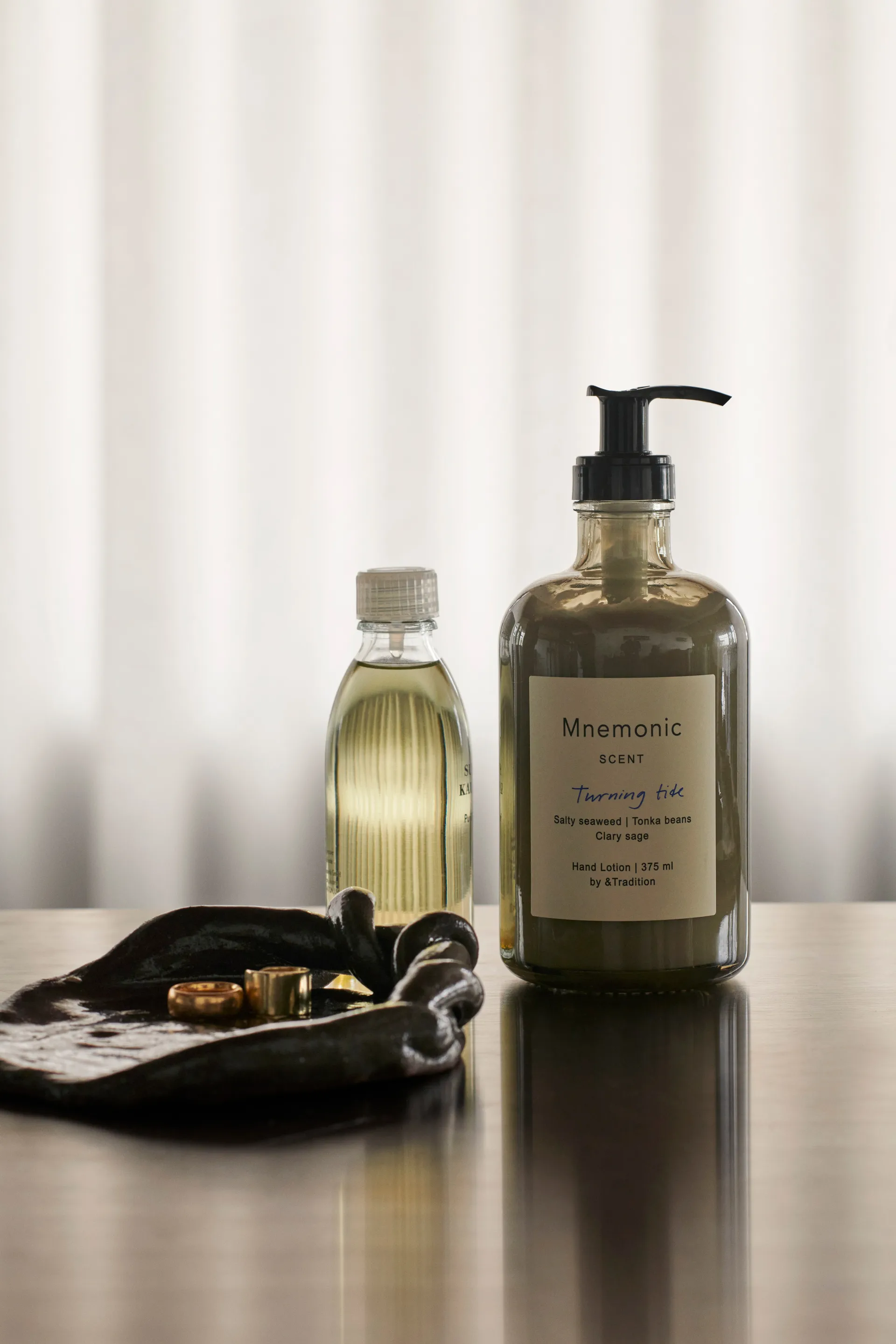 Loção para as mãos Mnemonic MNC2 375 ml, Turning tide &Tradition