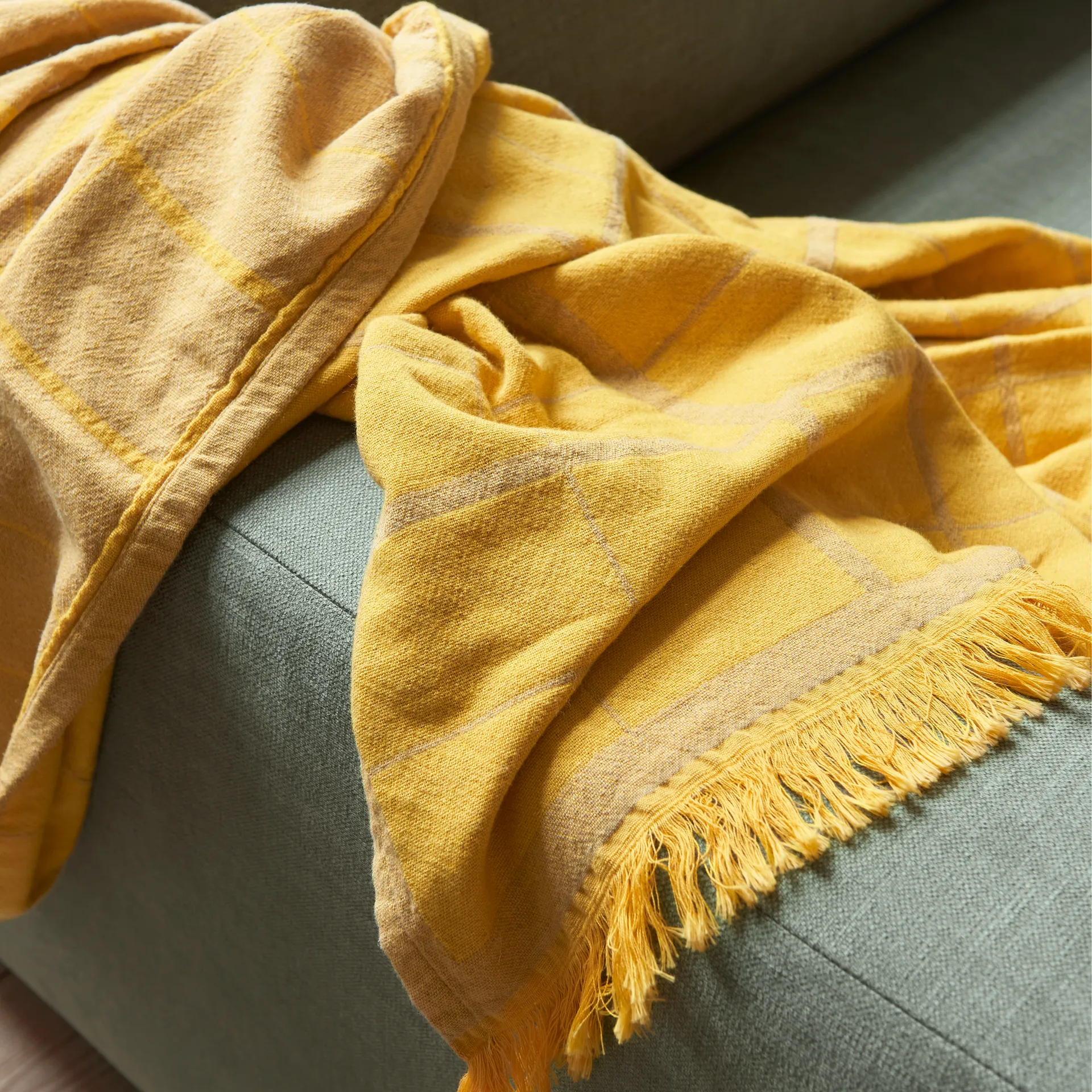 Manta Untitled AP10 150x210 cm, Desert yellow &Tradition