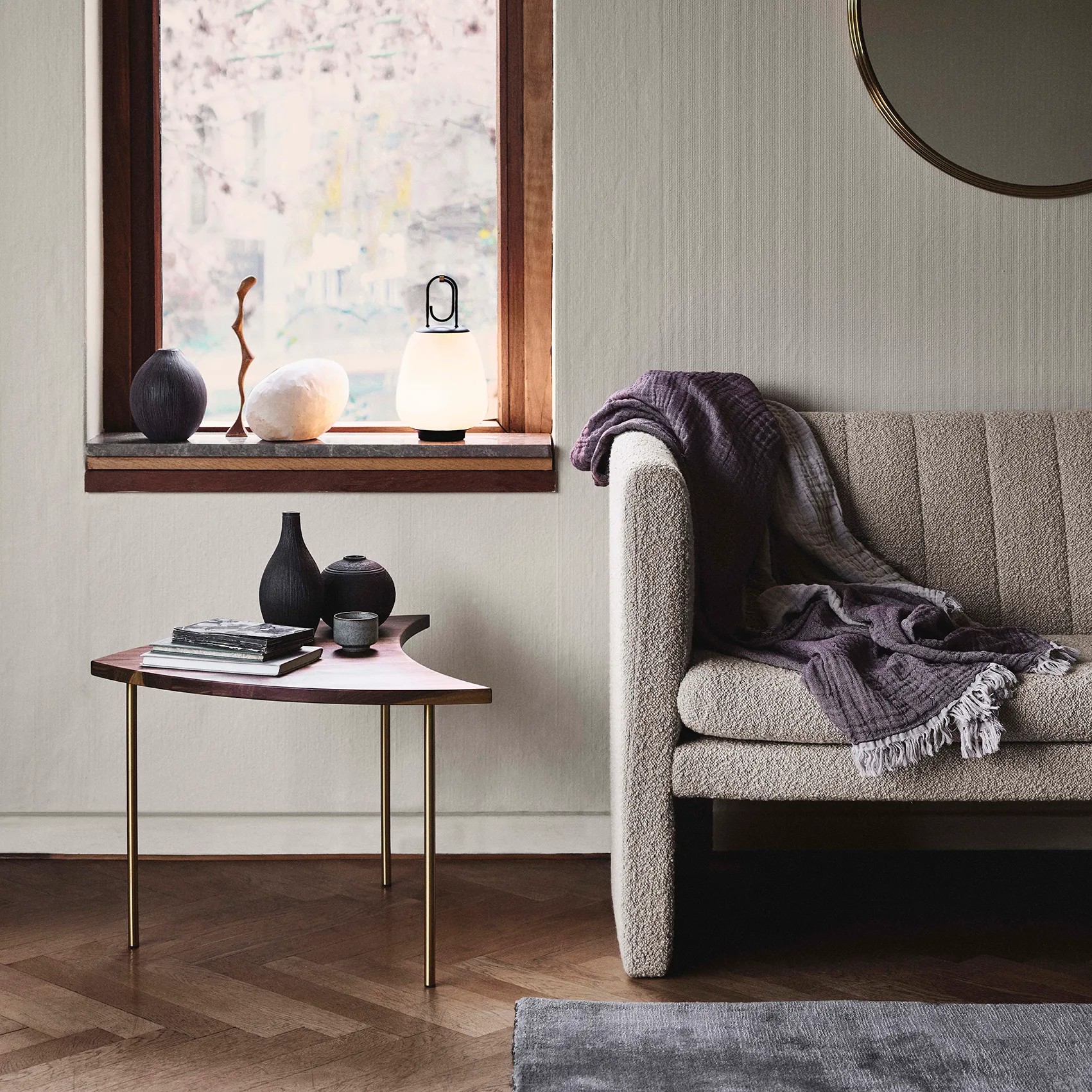Mesa de apoio Pinwheel HM7, Walnut &Tradition