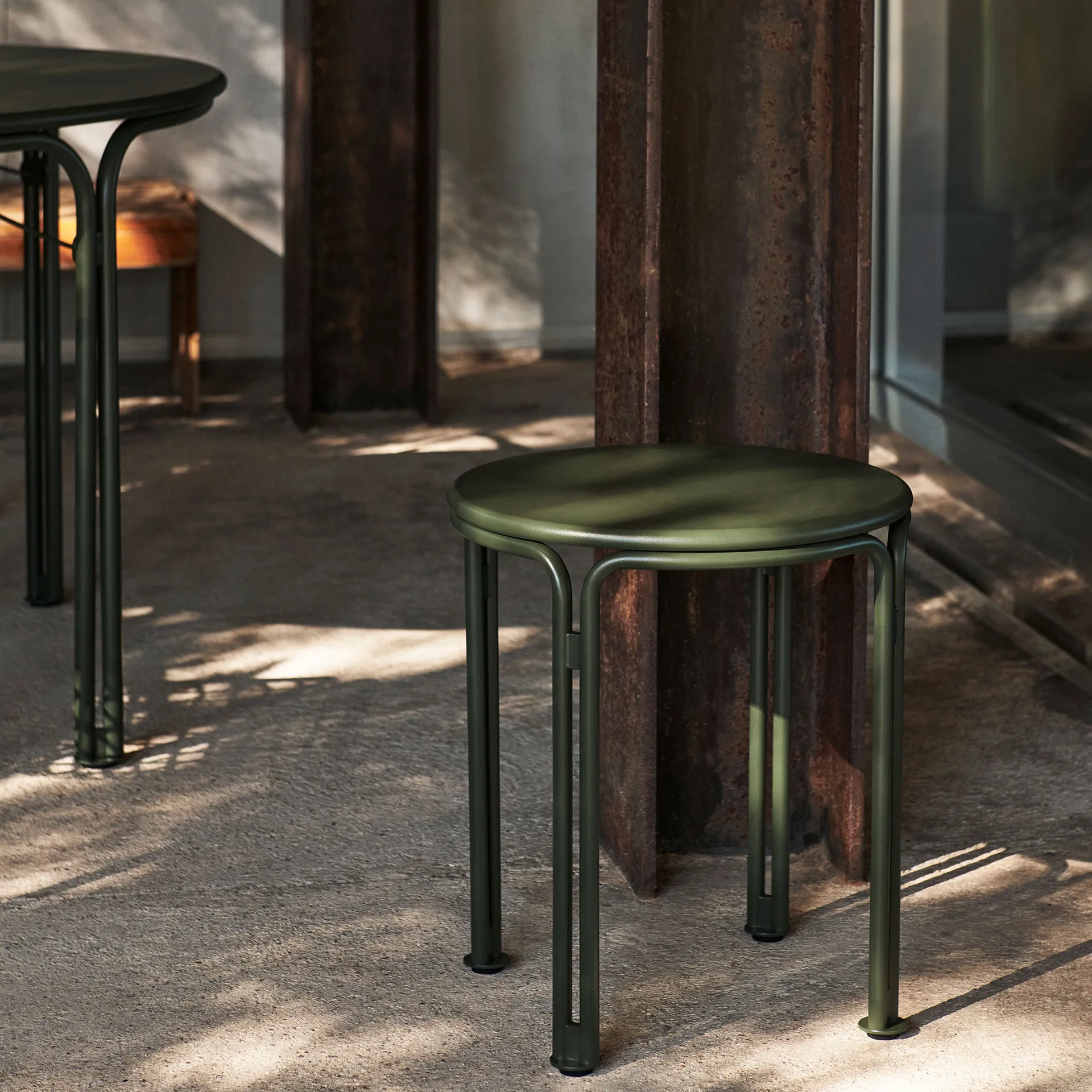 Mesa de apoio Thorvald SC102, Bronze green &Tradition