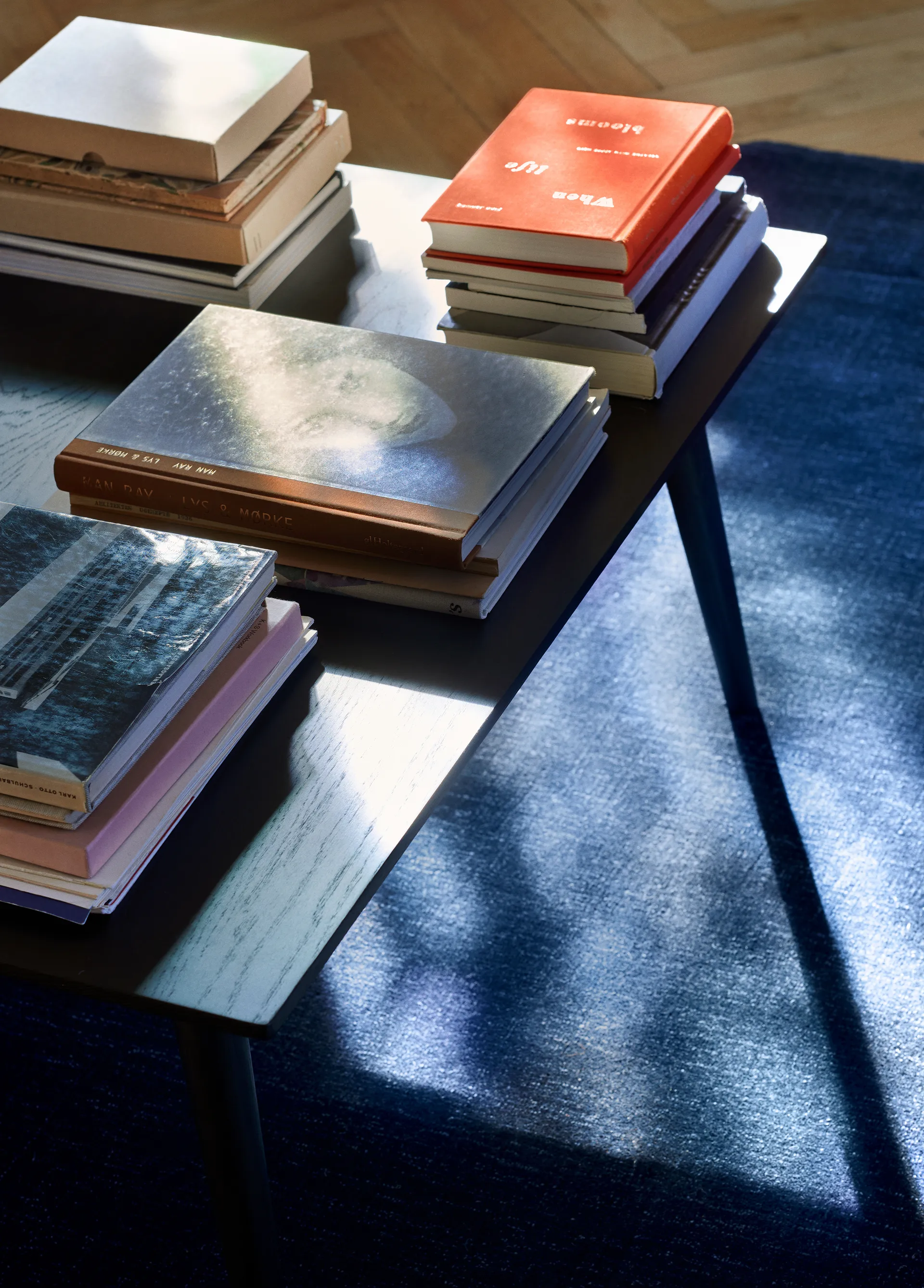 Mesa de centro In Between SK24 90x90 cm, Carvalho envernizado de preto &Tradition