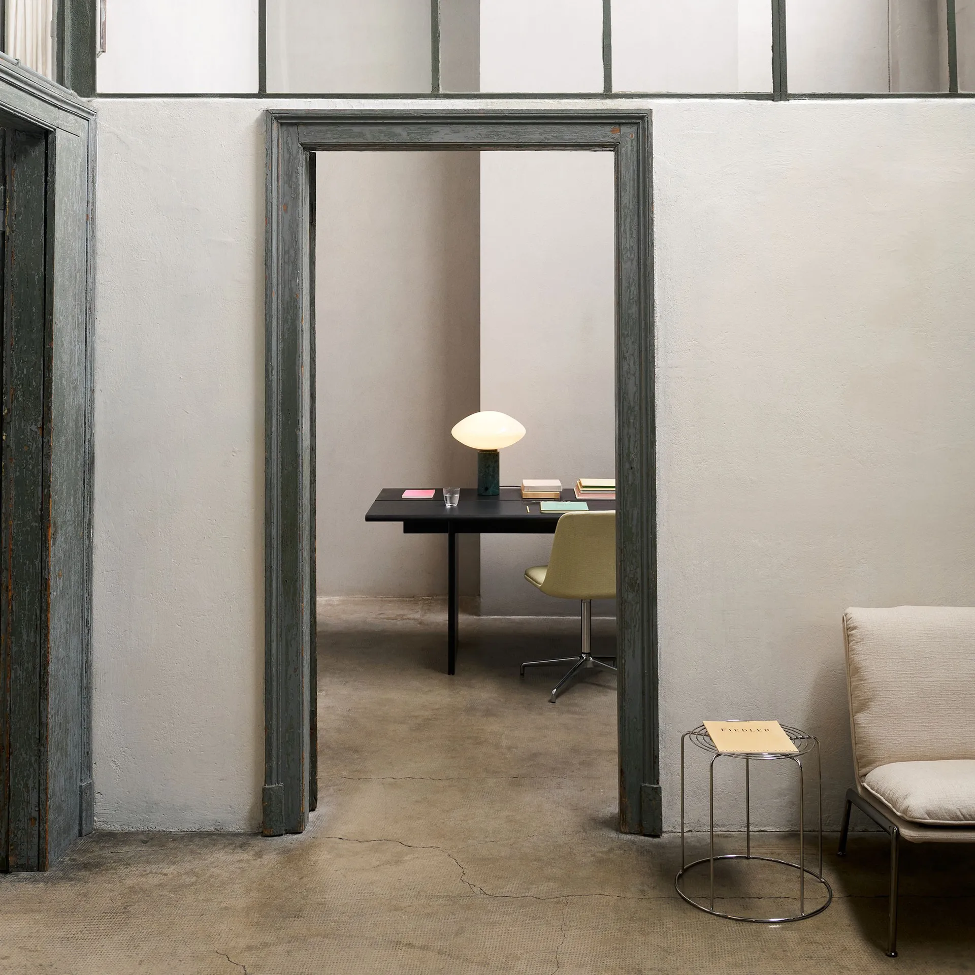 Mesa de jantar Ita OS2 com gestão de cabos 95x260 cm, Dark stained oak &Tradition