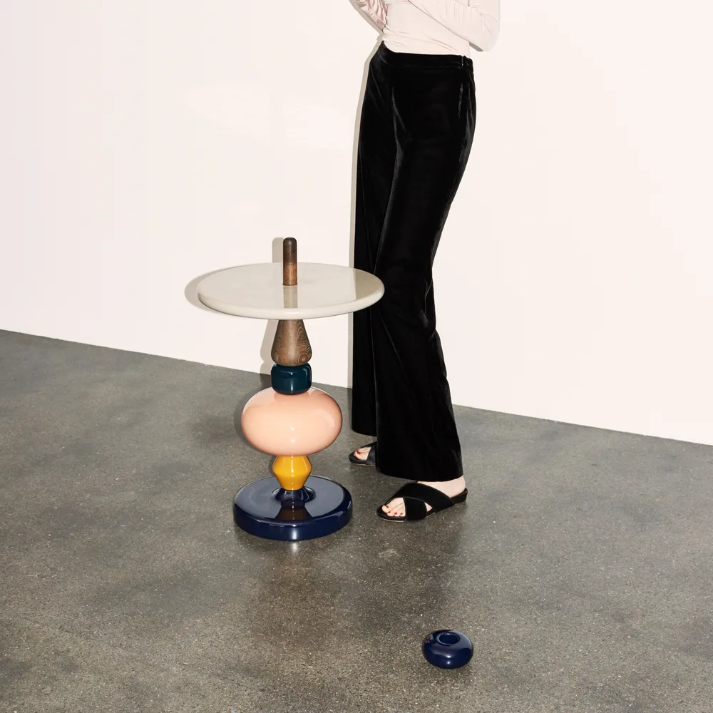 Mesa Shuffle MH1, array, carvalho laqueado &Tradition