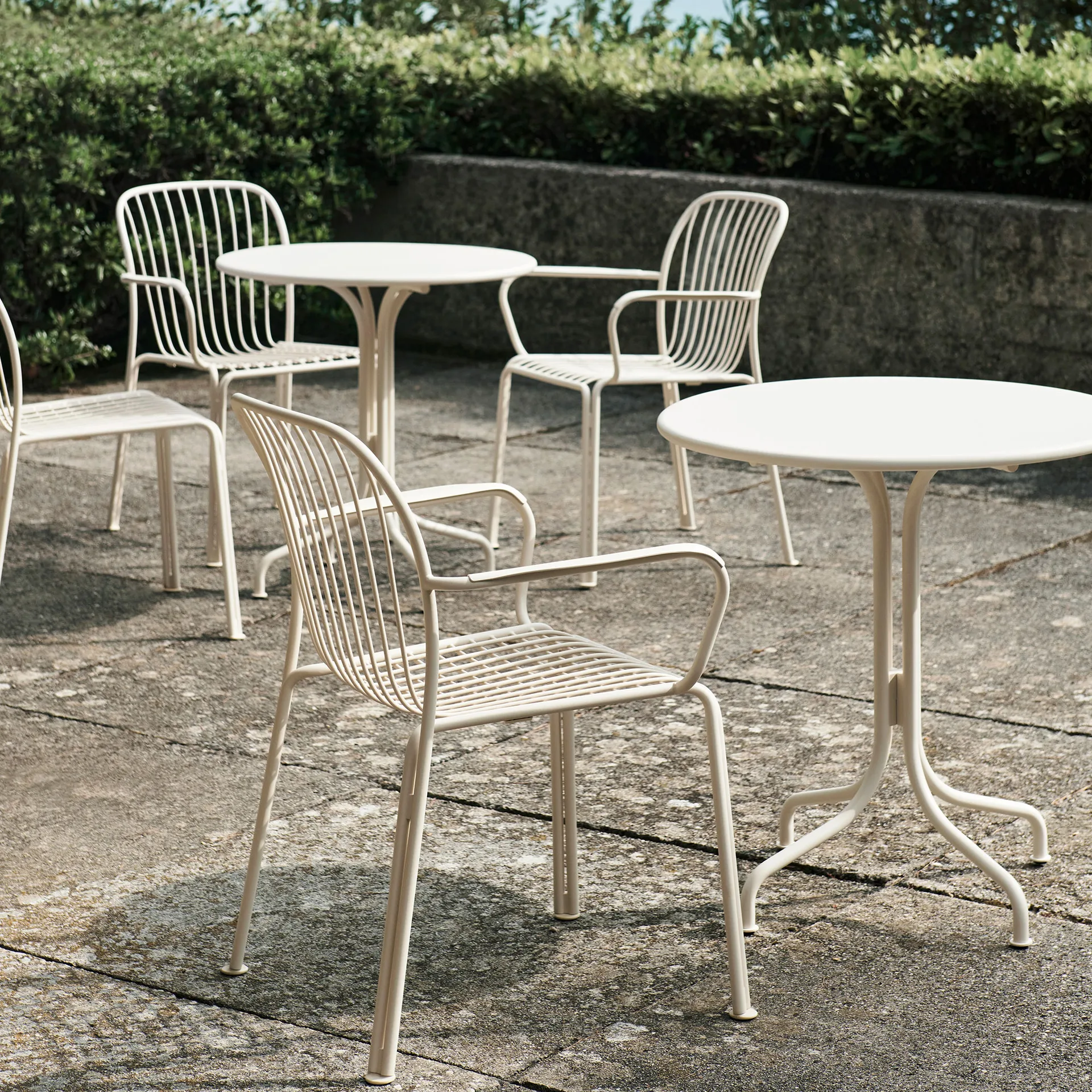 Mesa Thorvald SC96 Ø70 cm, Ivory &Tradition