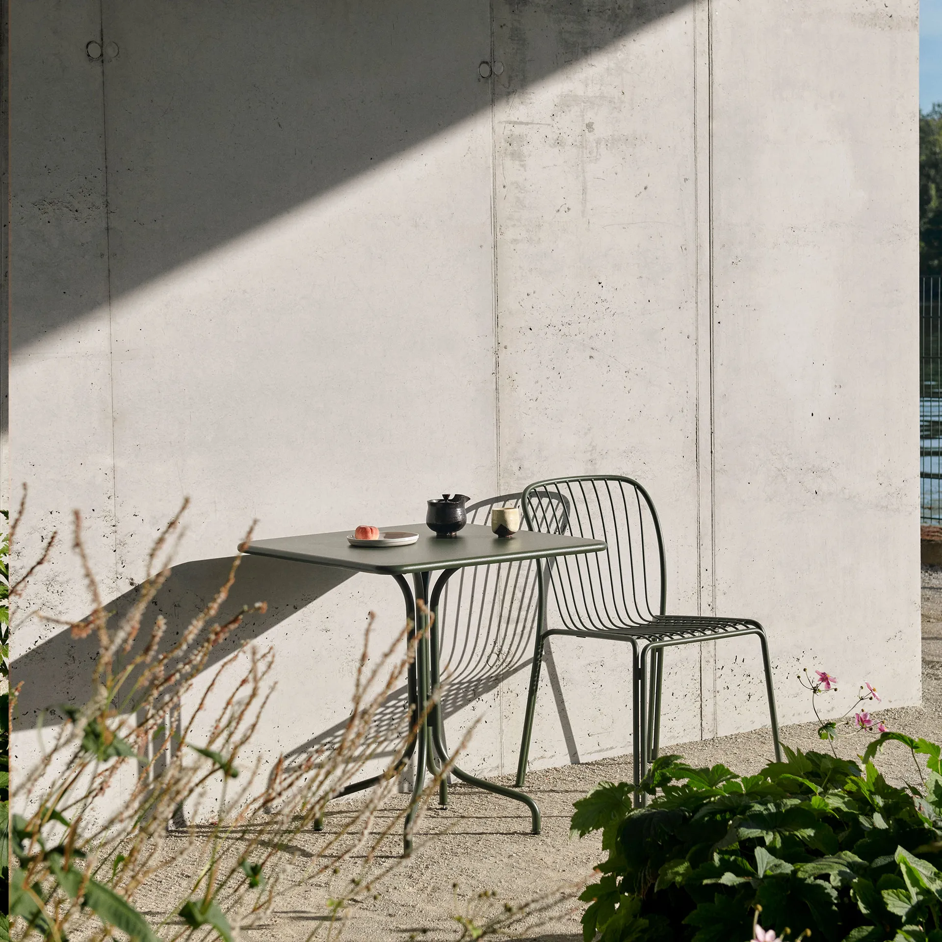 Mesa Thorvald SC97 70x70 cm, Bronze green &Tradition