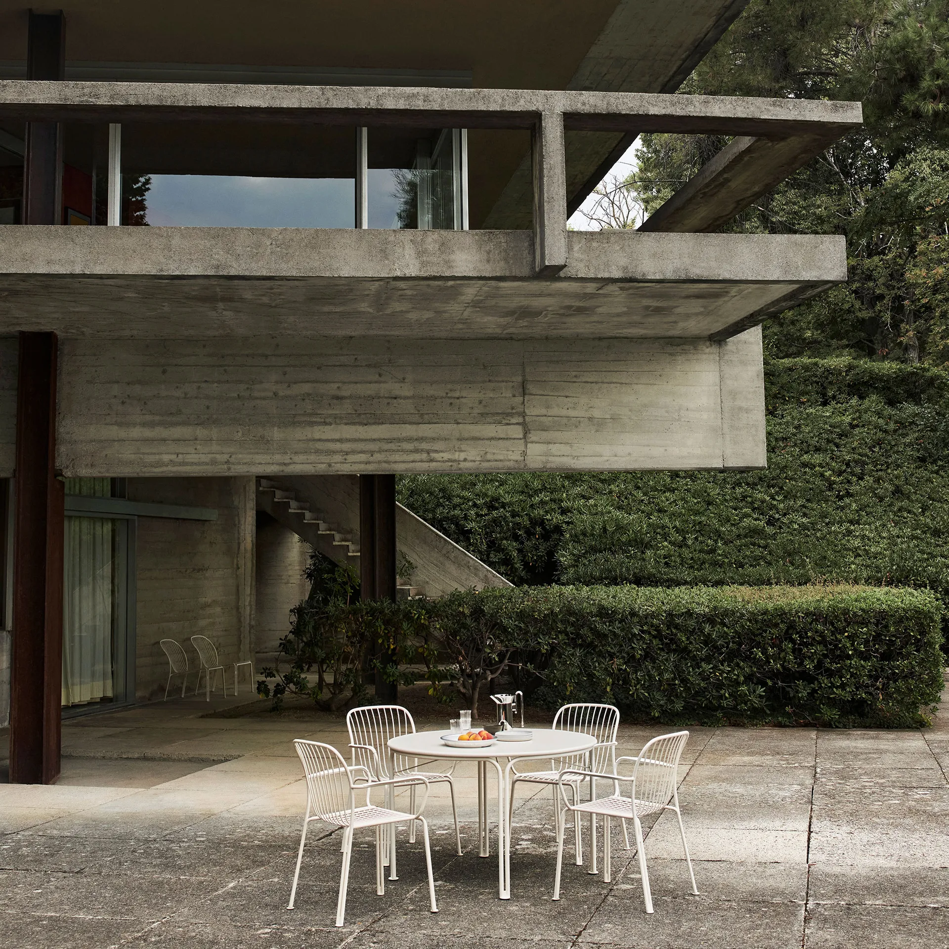 Mesa Thorvald SC98 Ø115 cm, Ivory &Tradition