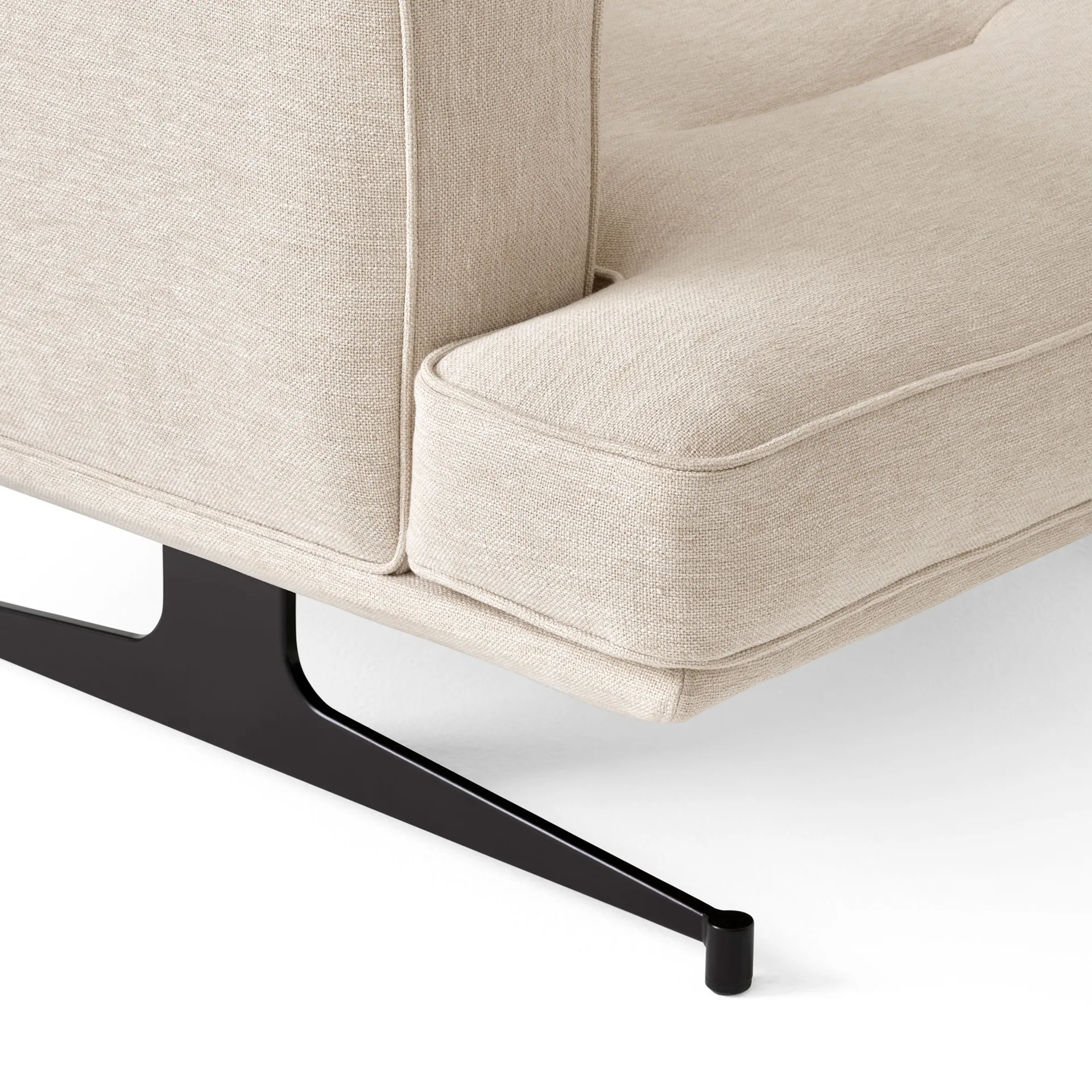 Poltrona Inland AV21, Argila 0011-preto quente &Tradition