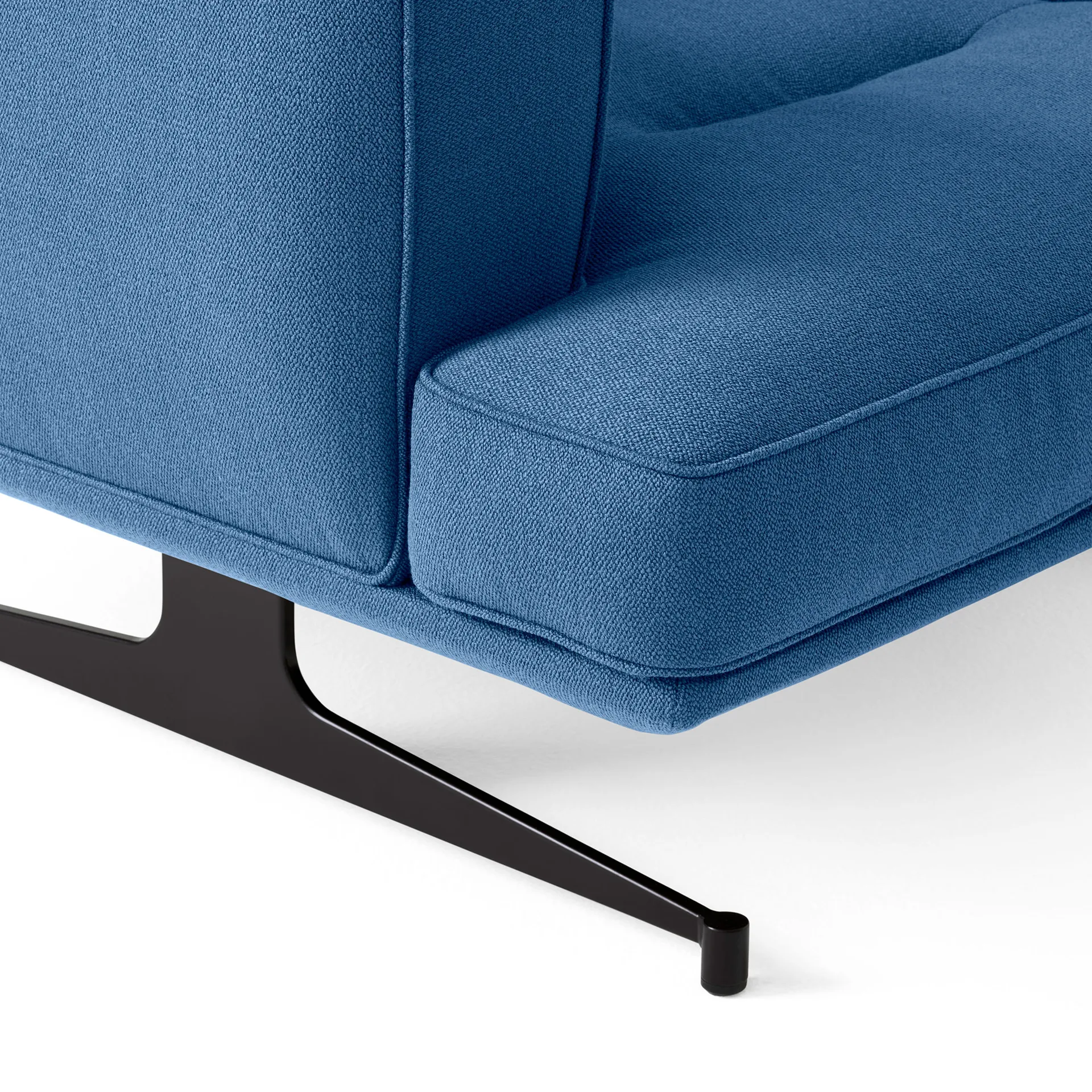 Poltrona Inland AV21, Vidar 733-preto quente &Tradition