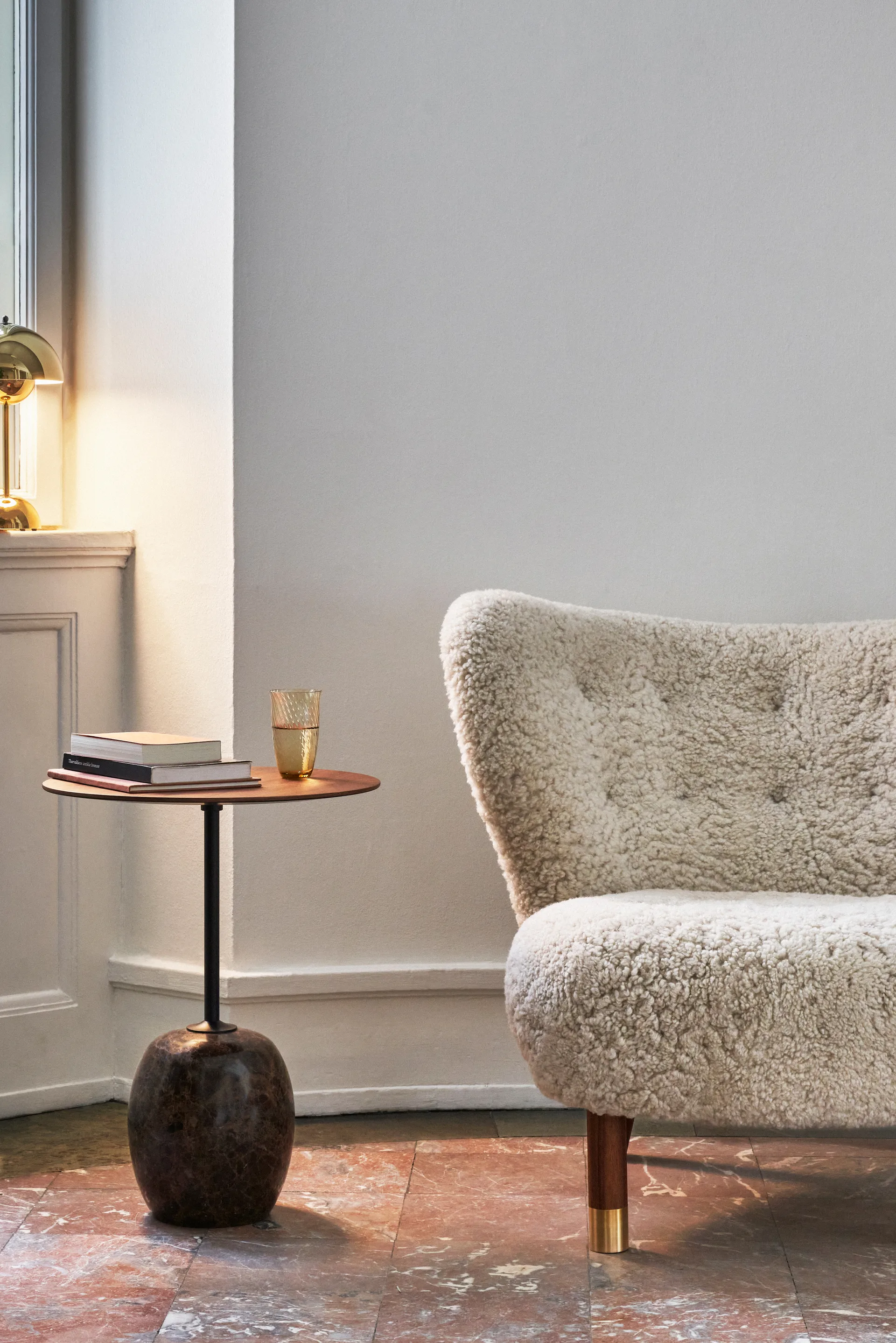 Poltrona Little Petra VB1 Limited Edition, Nogueira, latão-Moonlight &Tradition