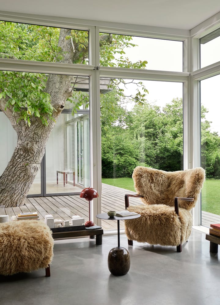 Poltrona Wulff Lounge Chair ATD2 incl. puff ATD3, Nogueira oleada-Sheepskin mel &Tradition
