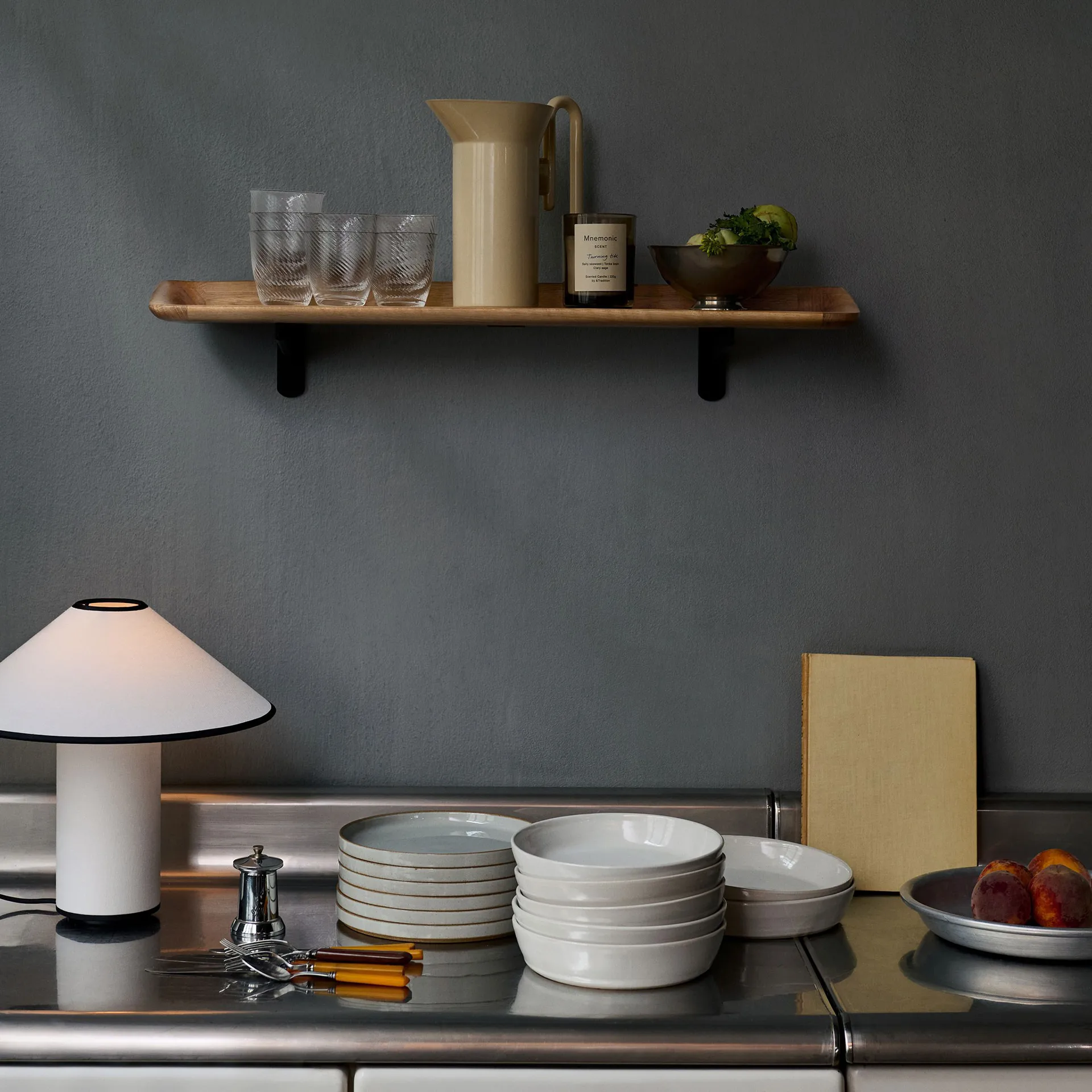 Prateleira Guild HM14 75 cm, Solid lacquered oak &Tradition