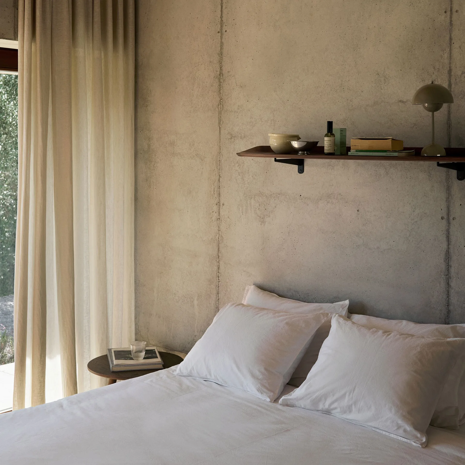 Prateleira Guild HM15 120 cm, Solid lacquered walnut &Tradition