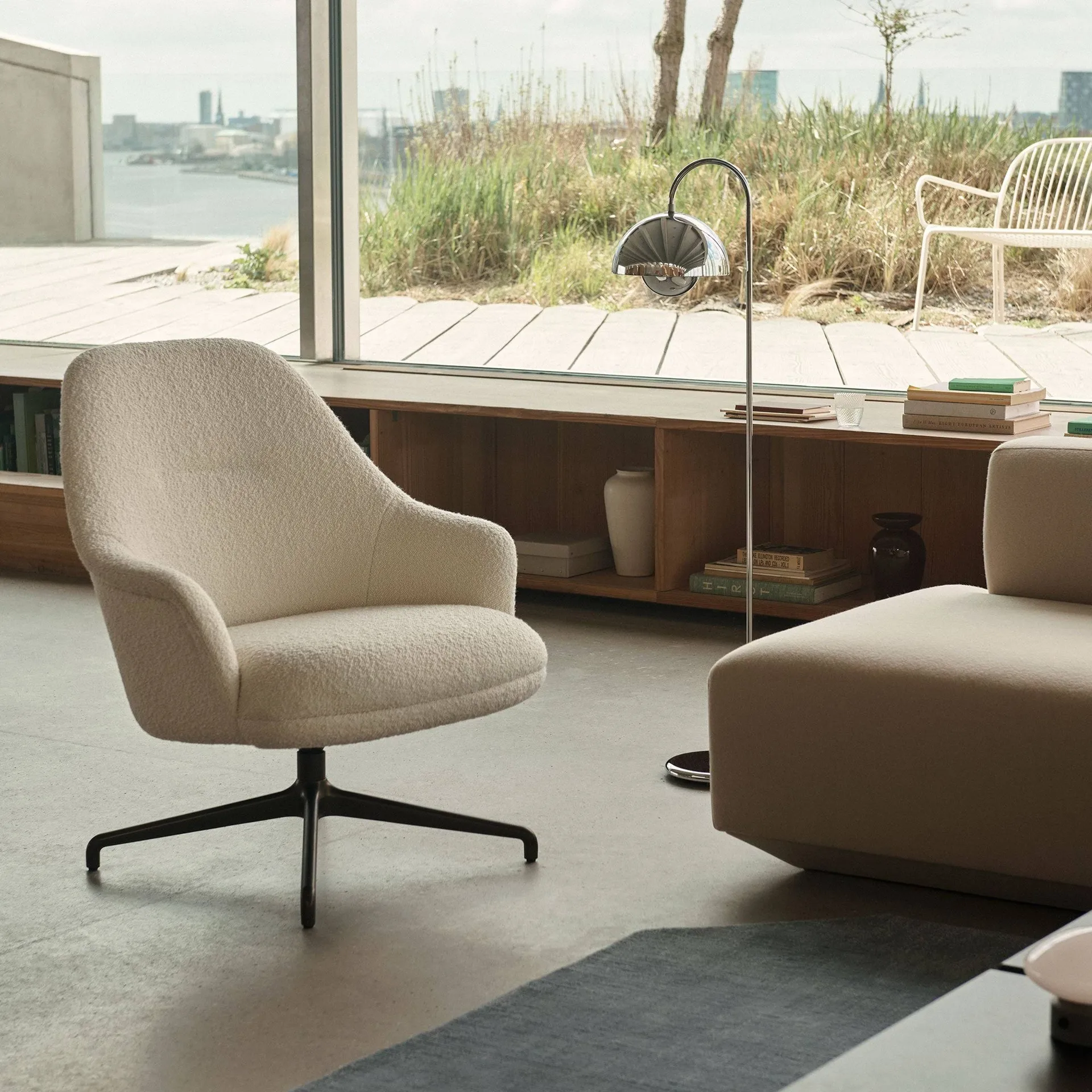 Rely HW139 poltrona lounge, Clay 0009-black &Tradition