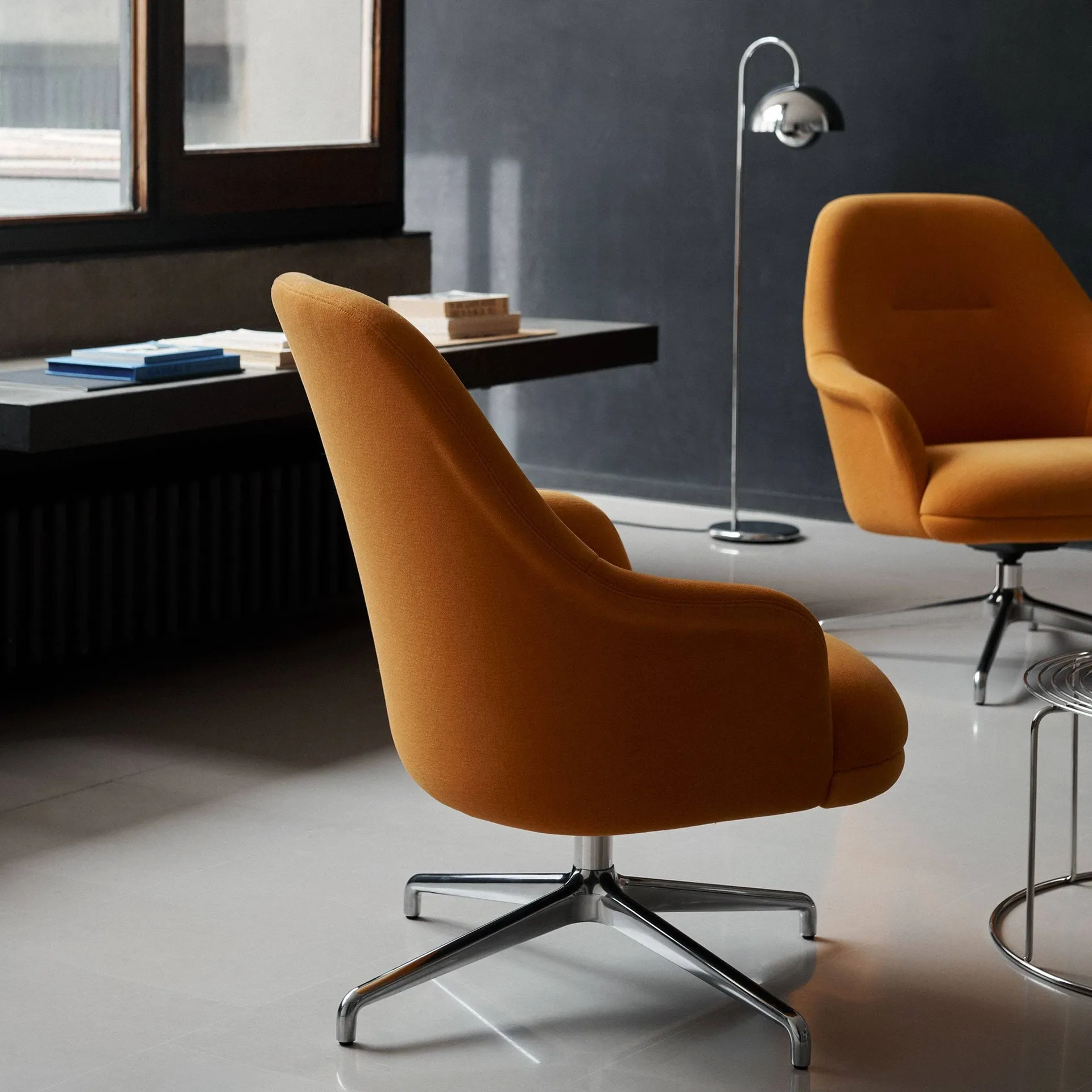 Rely HW139 poltrona lounge, Gentle 0433-alumínio &Tradition
