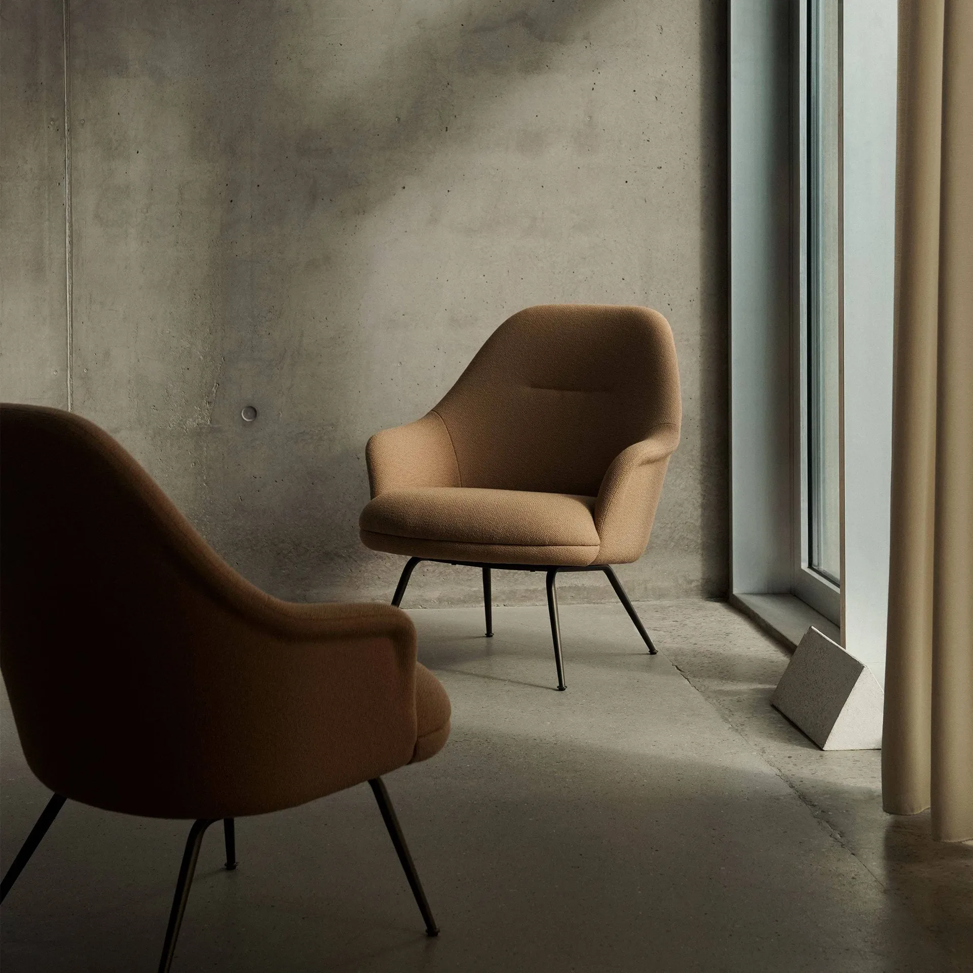 Rely HW139 poltrona lounge, Yoredale UDA30 Horton-bronzed &Tradition