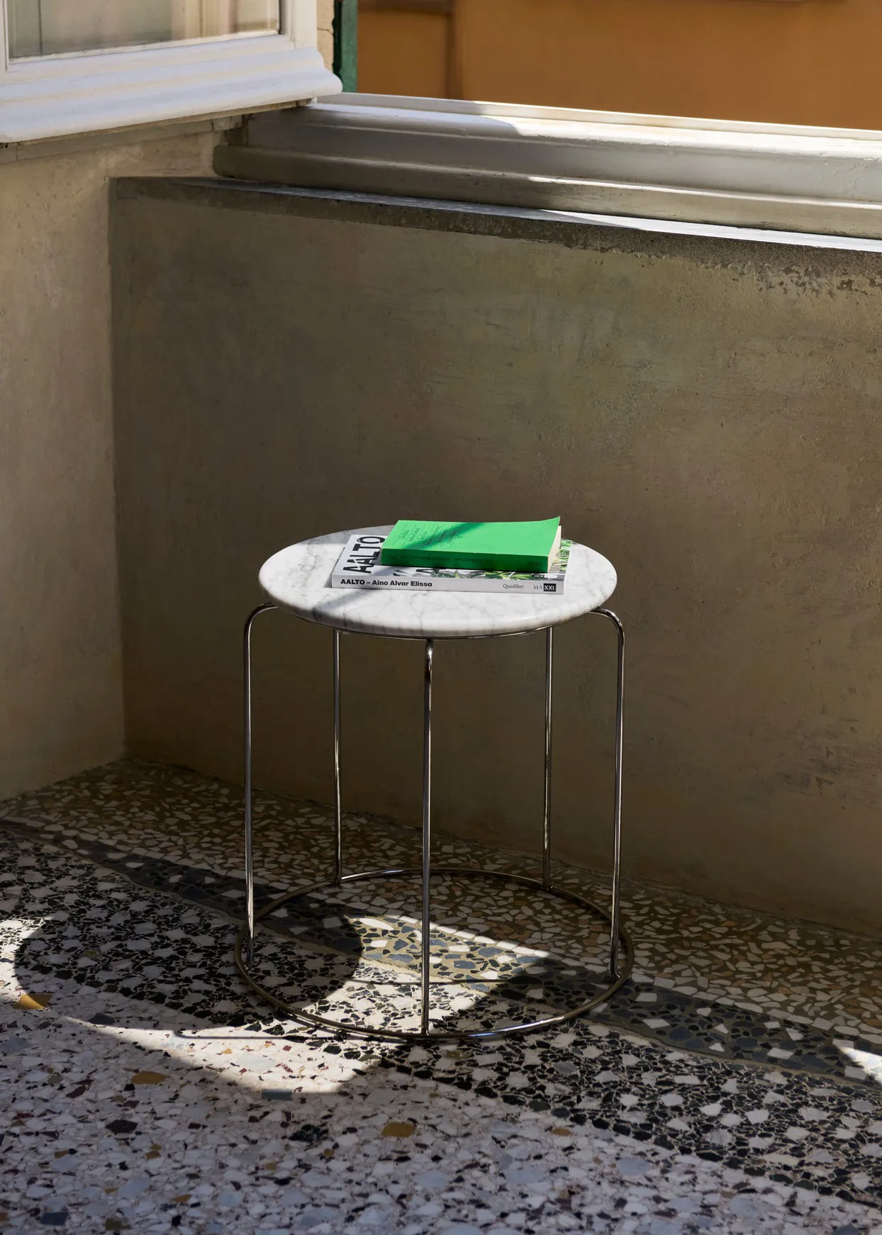 Tampo Wire Stool VP11 Ø38 cm, Bianco Carrara mármore &Tradition