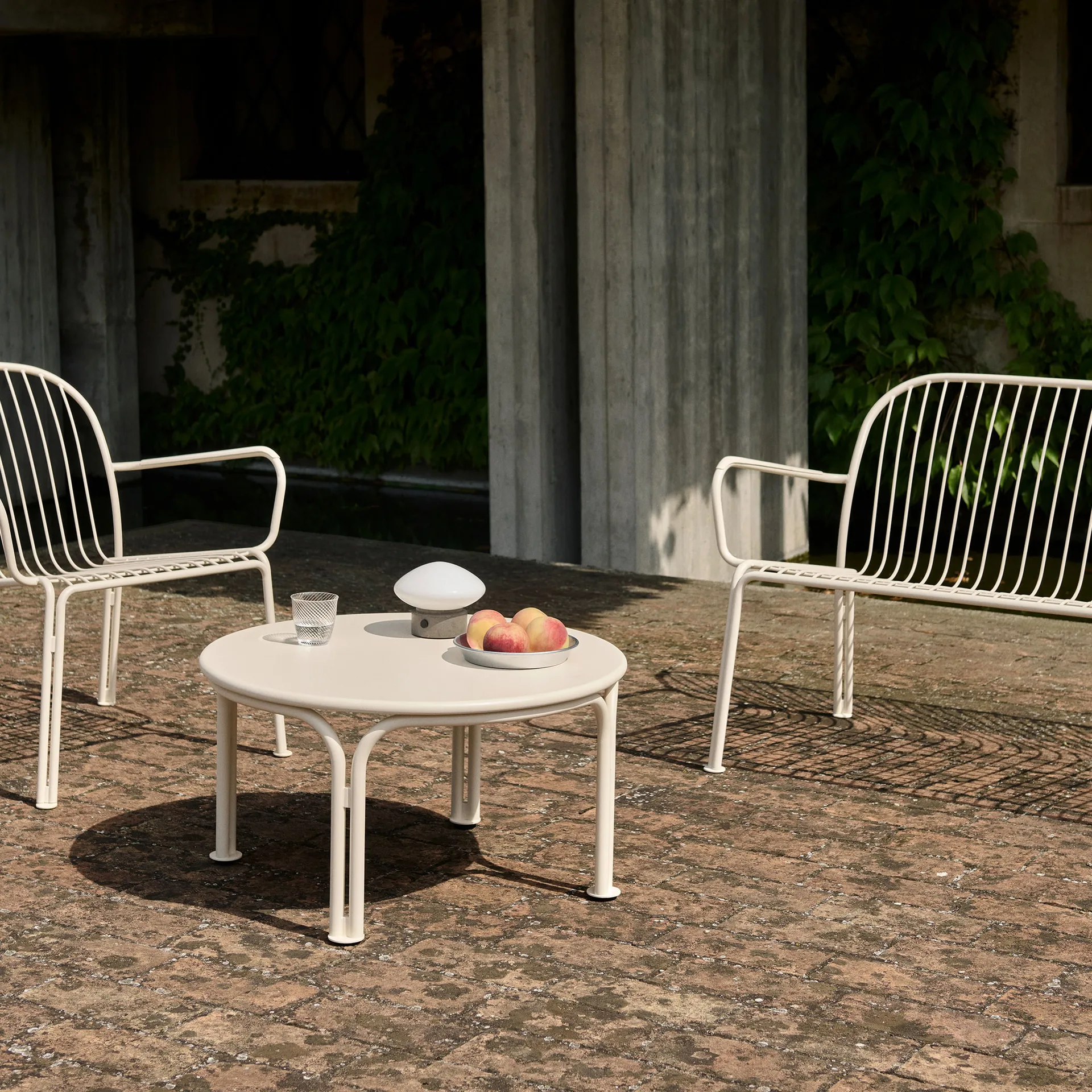 Thorvald SC108 mesa de centro, Marfim, Ø70 cm &Tradition