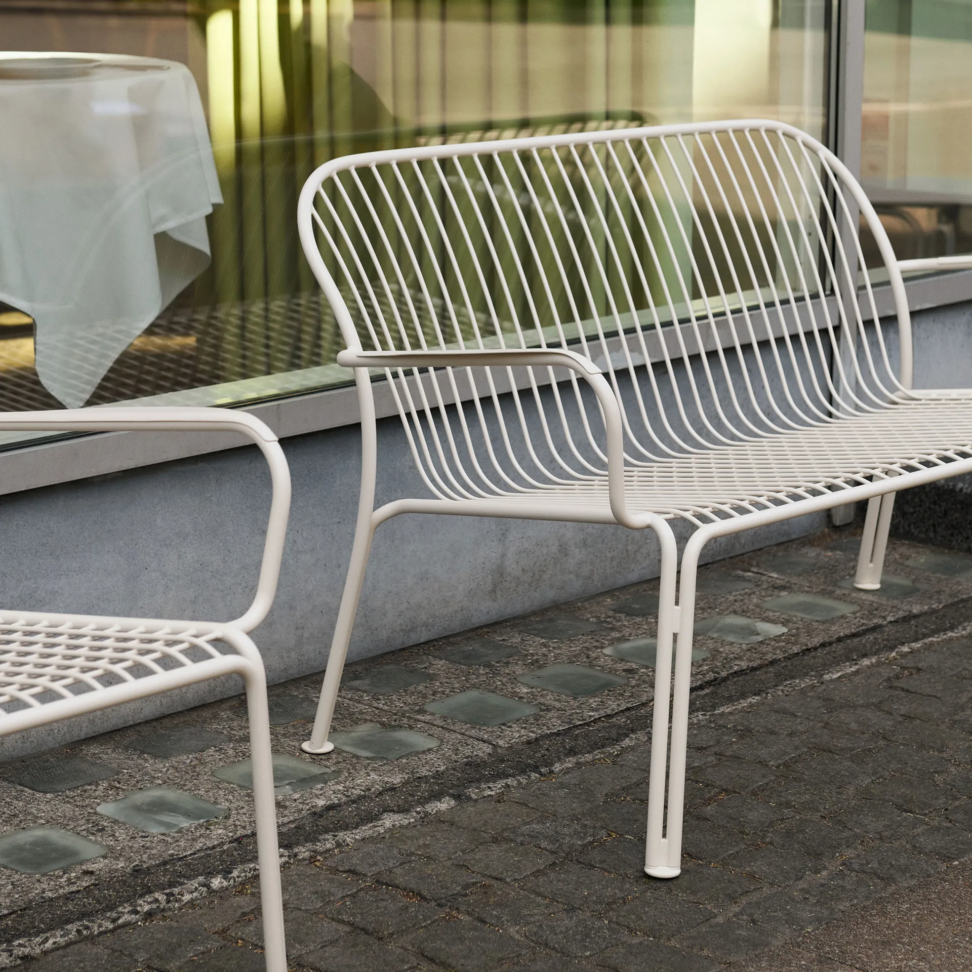 Thorvald SC110 sofá lounge, Marfim, 143 cm &Tradition