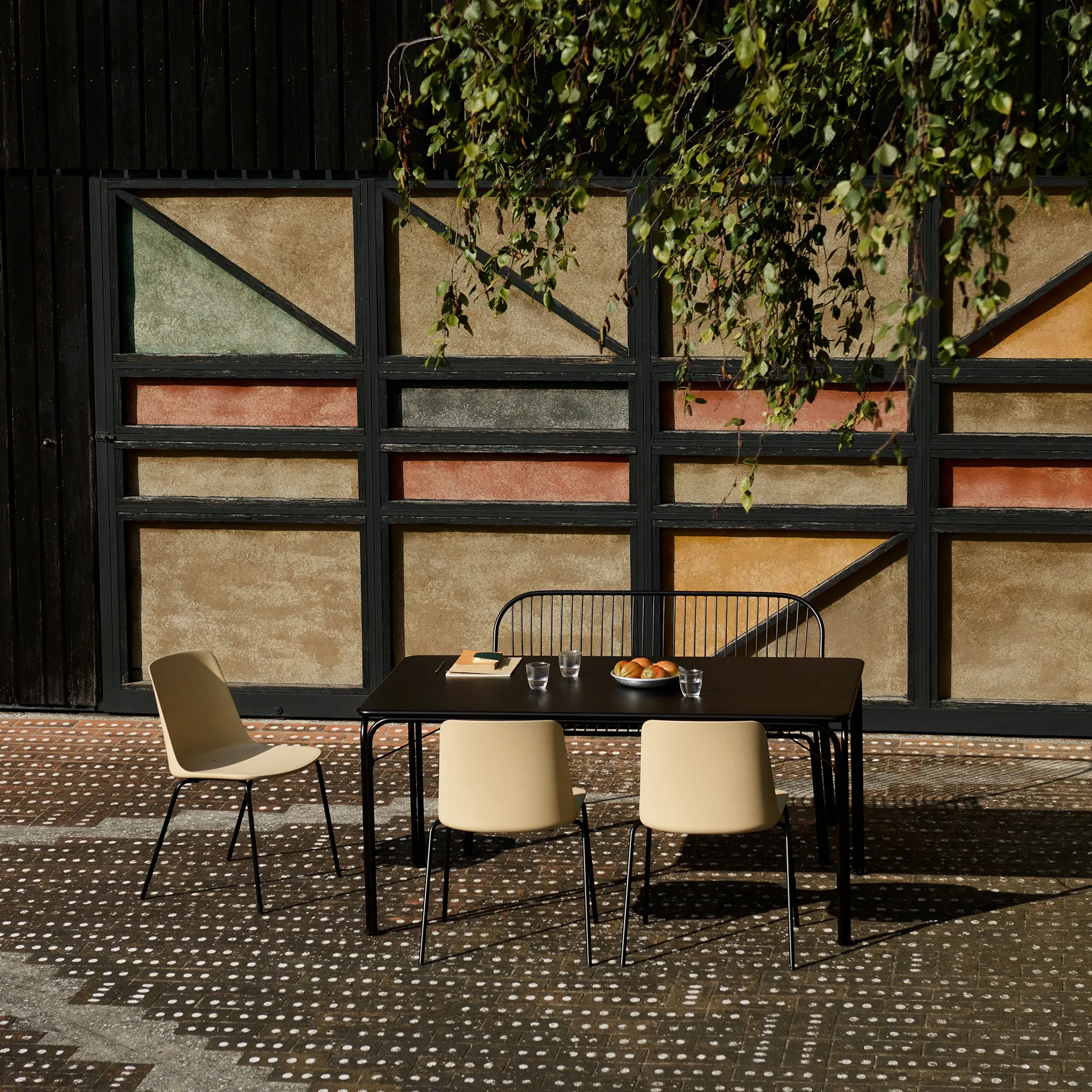 Thorvald SC111 banco, Preto quente, 129 cm &Tradition