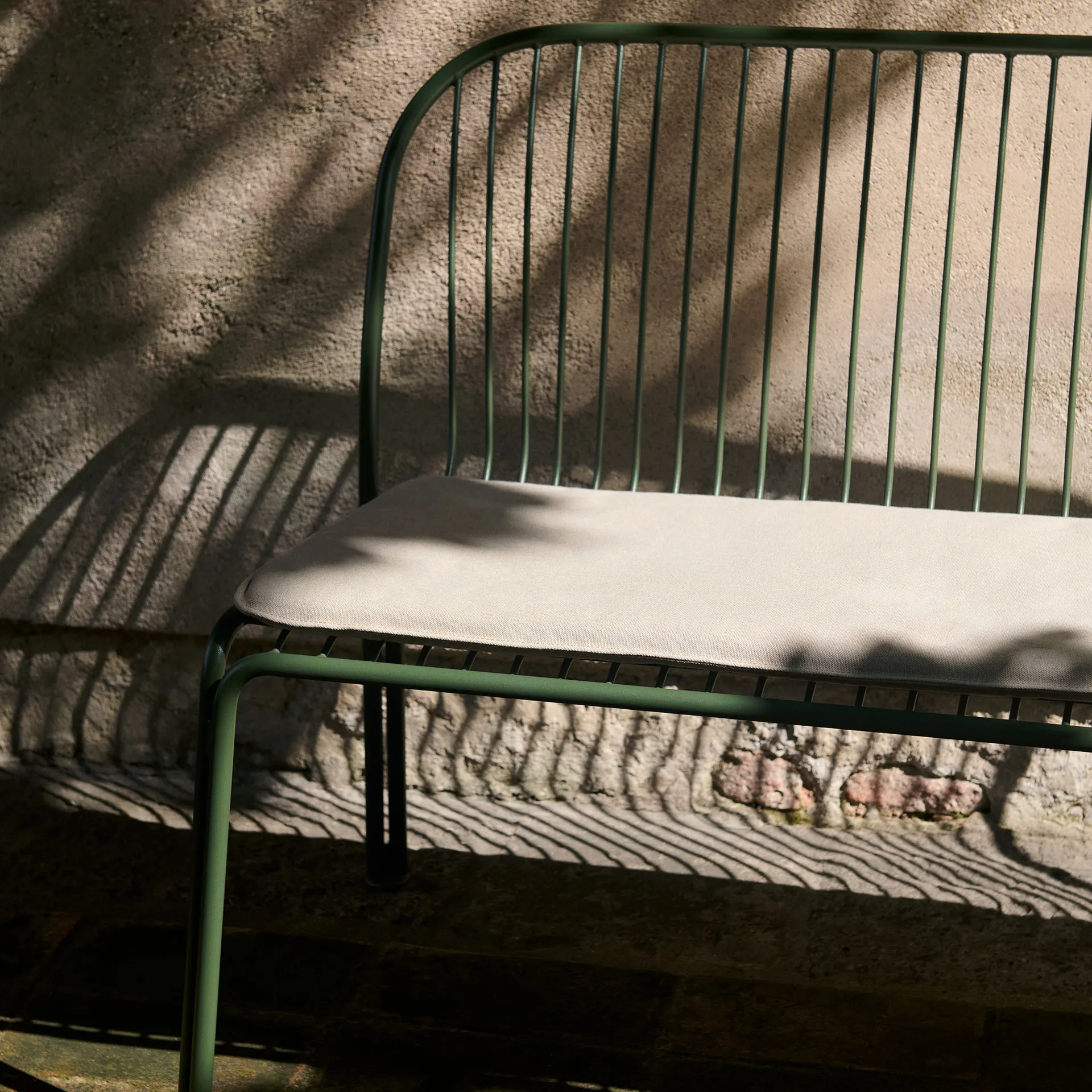 Thorvald SC111 banco, Verde bronze, 129 cm &Tradition