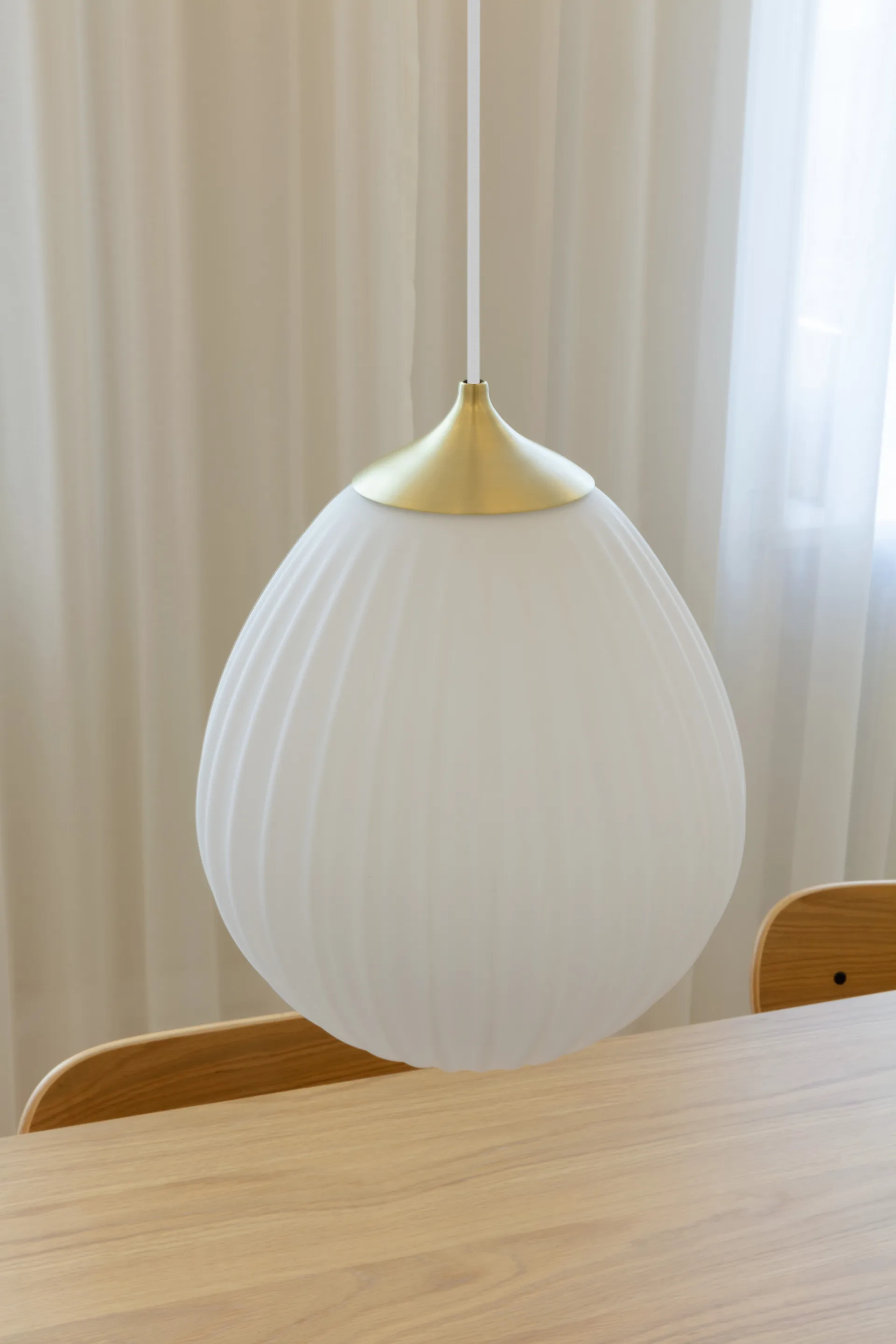 Around The World pendente médio, Latão escovado Umage