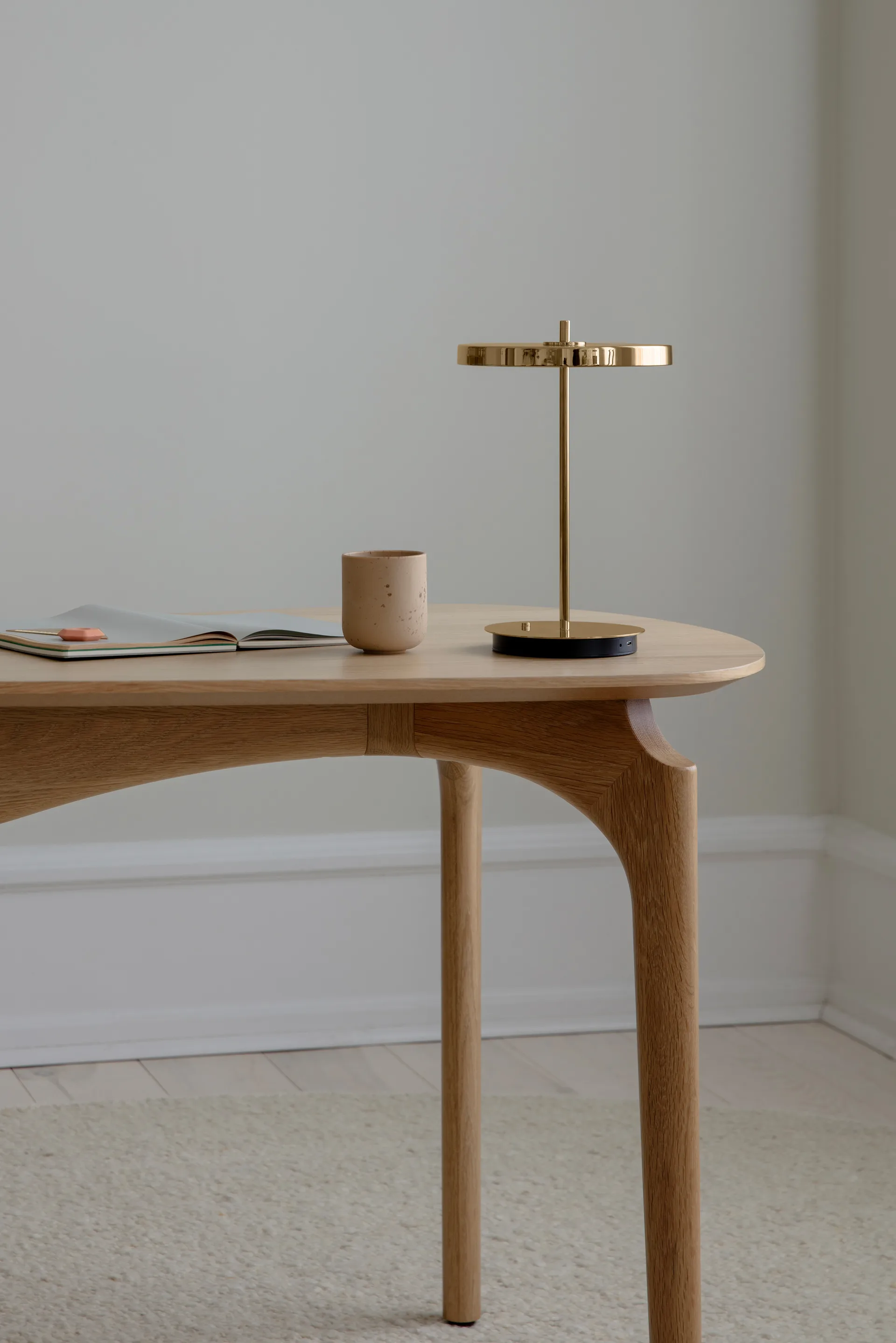Asteria Move candeeiro de mesa , Polished brass Umage