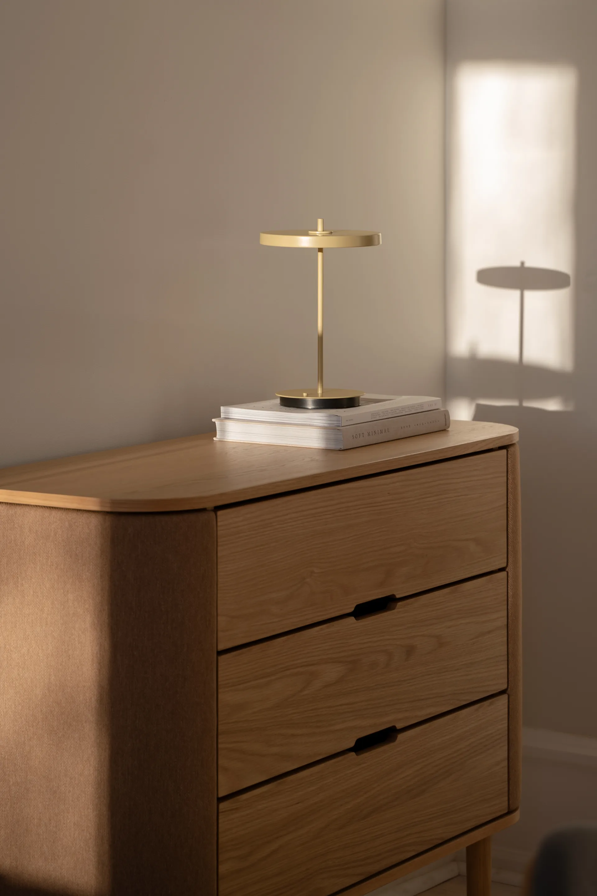 Asteria Move candeeiro de mesa portátil, Monochrome-amarelo manteiga Umage