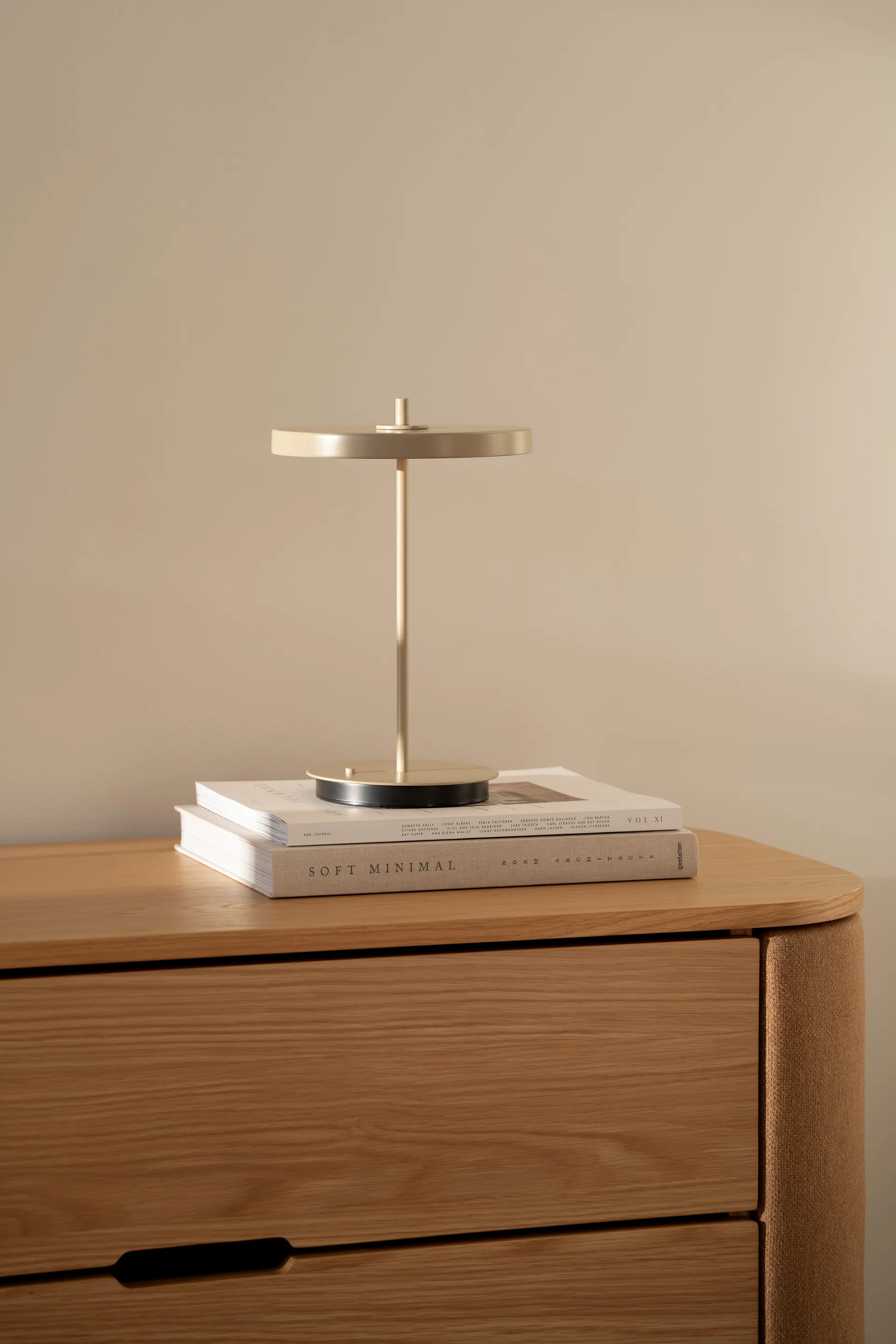 Asteria Move candeeiro de mesa portátil, Monocromático-argila Umage
