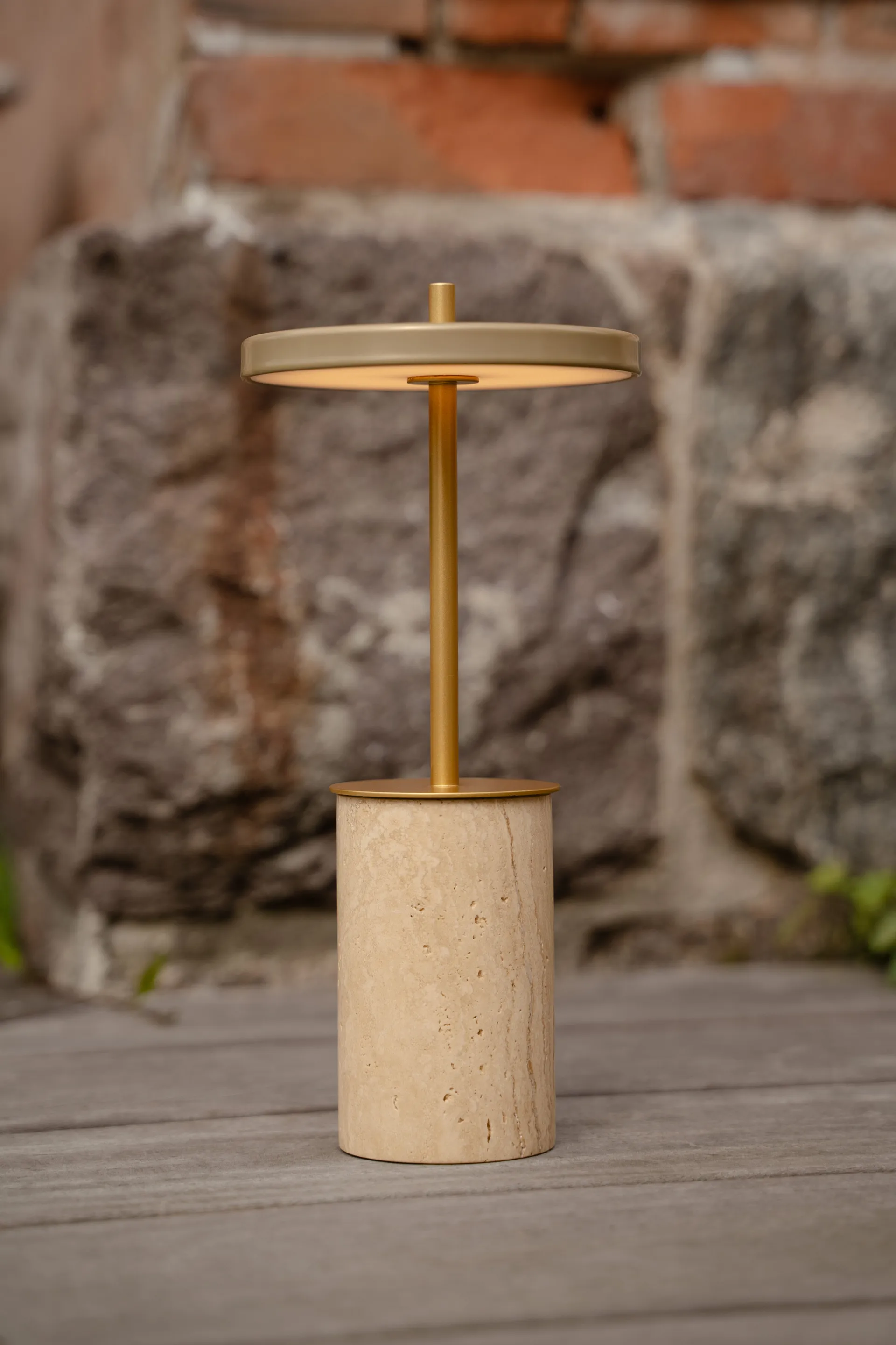 Asteria Move Mini candeeiro de mesa Ø12x25,5 cm, Clay Travertine-brass Umage