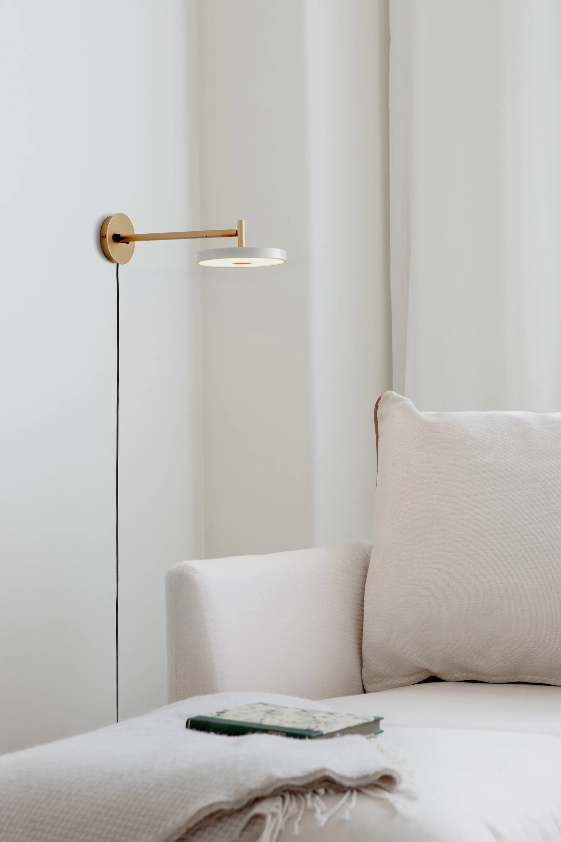 Asteria Wall candeeiro de parede longo, Branco pérola Umage