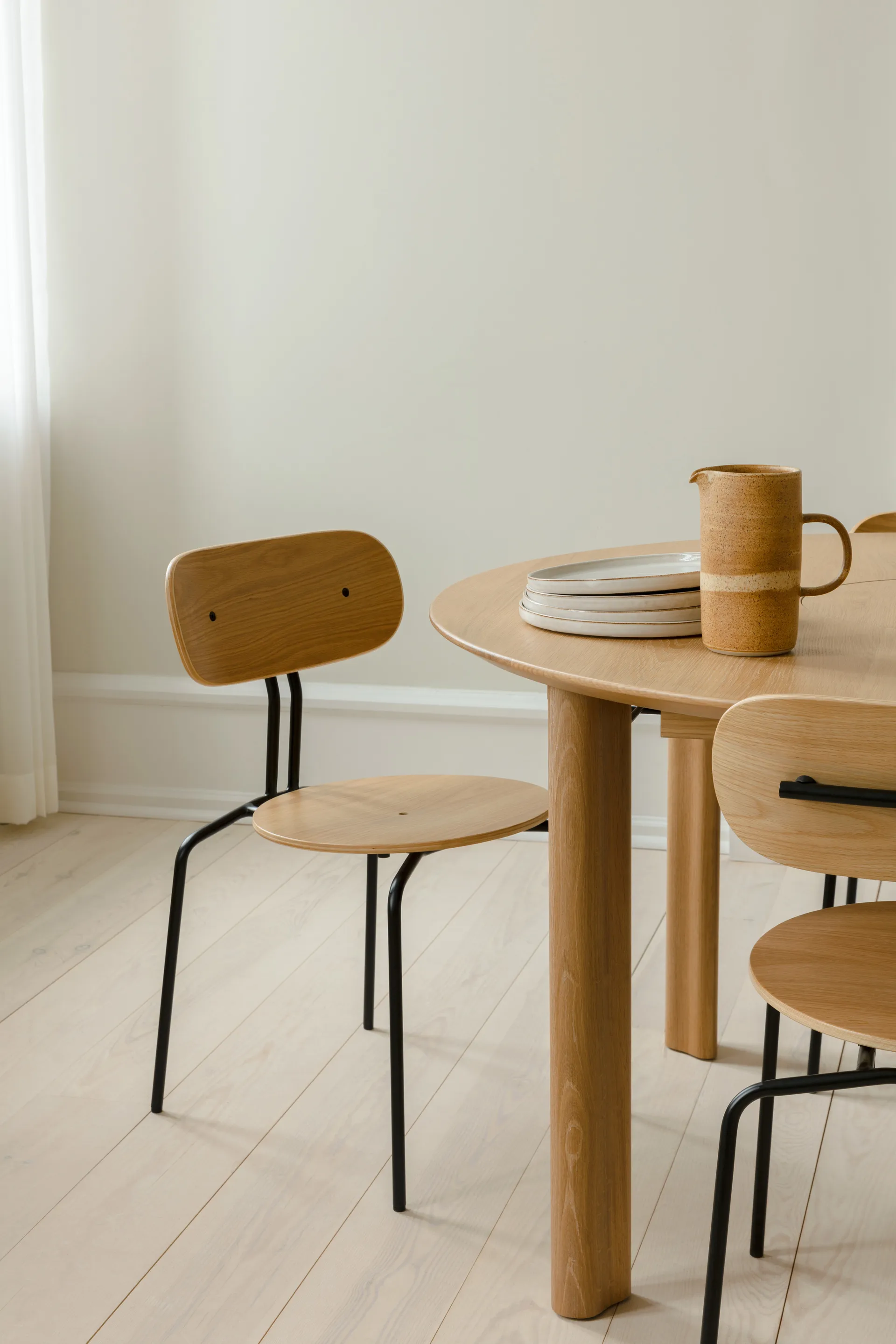 Cadeira Curious, Oak-black legs Umage