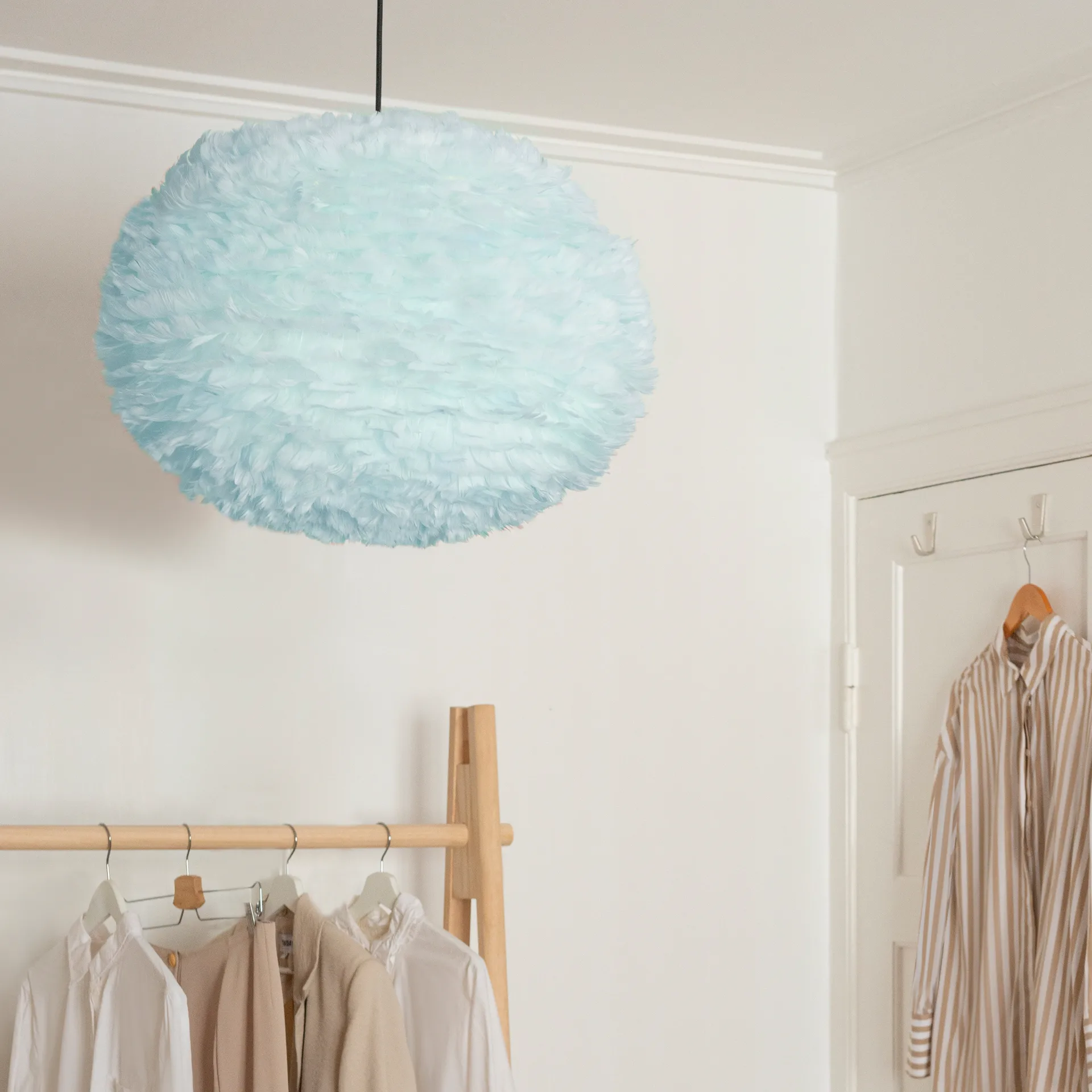 Candeeiro azul claro Eos, Grande Ø65 cm Umage