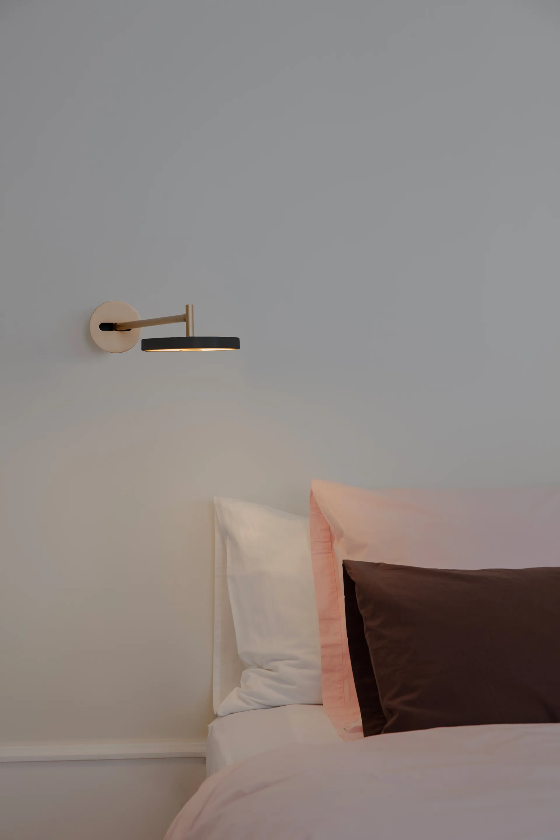 Candeeiro de parede Asteria Wall, Long, Black-brass Umage