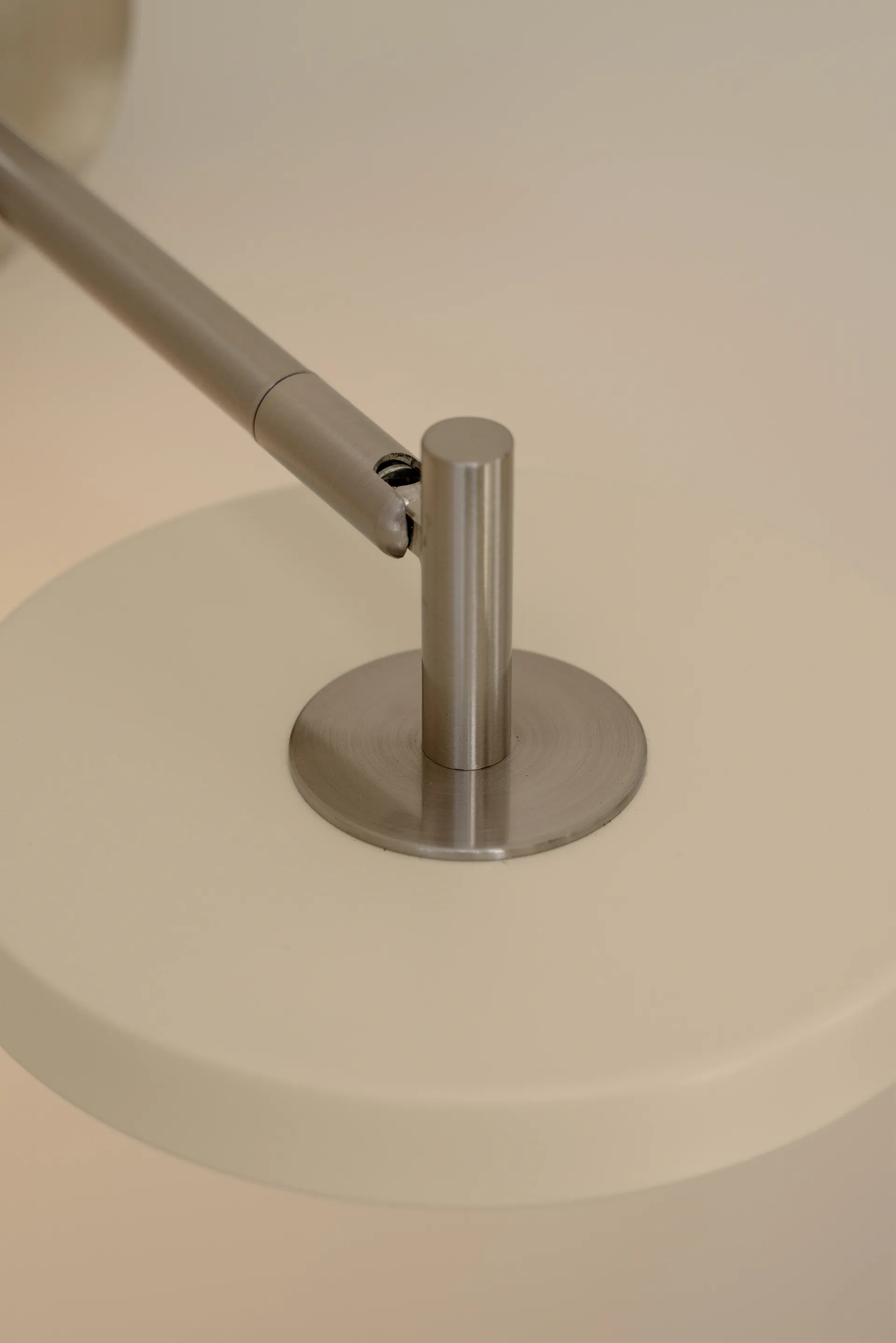 Candeeiro de parede Asteria Wall, Long, Pearl white-chrome Umage